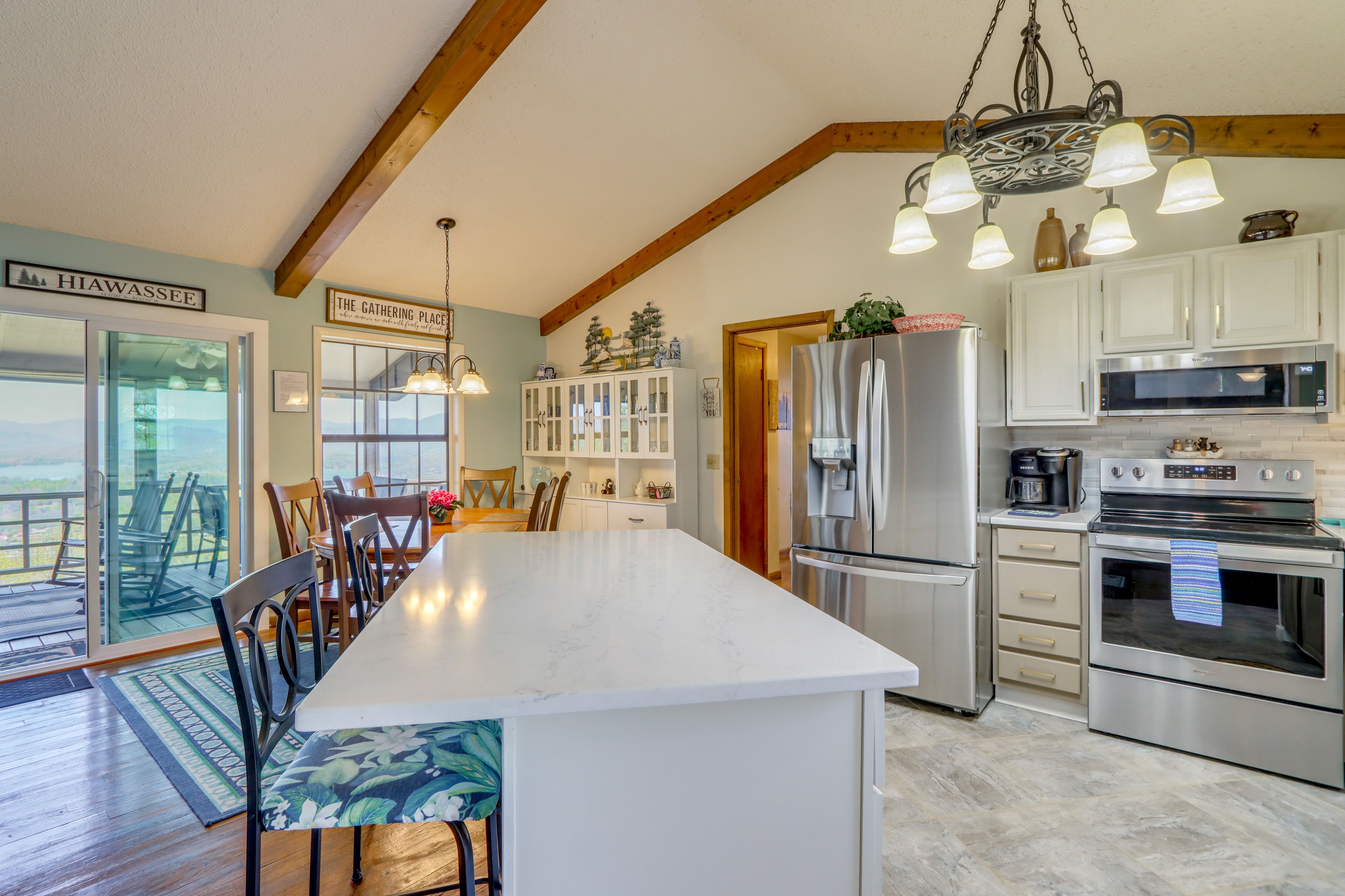 Kitchen | Main Level