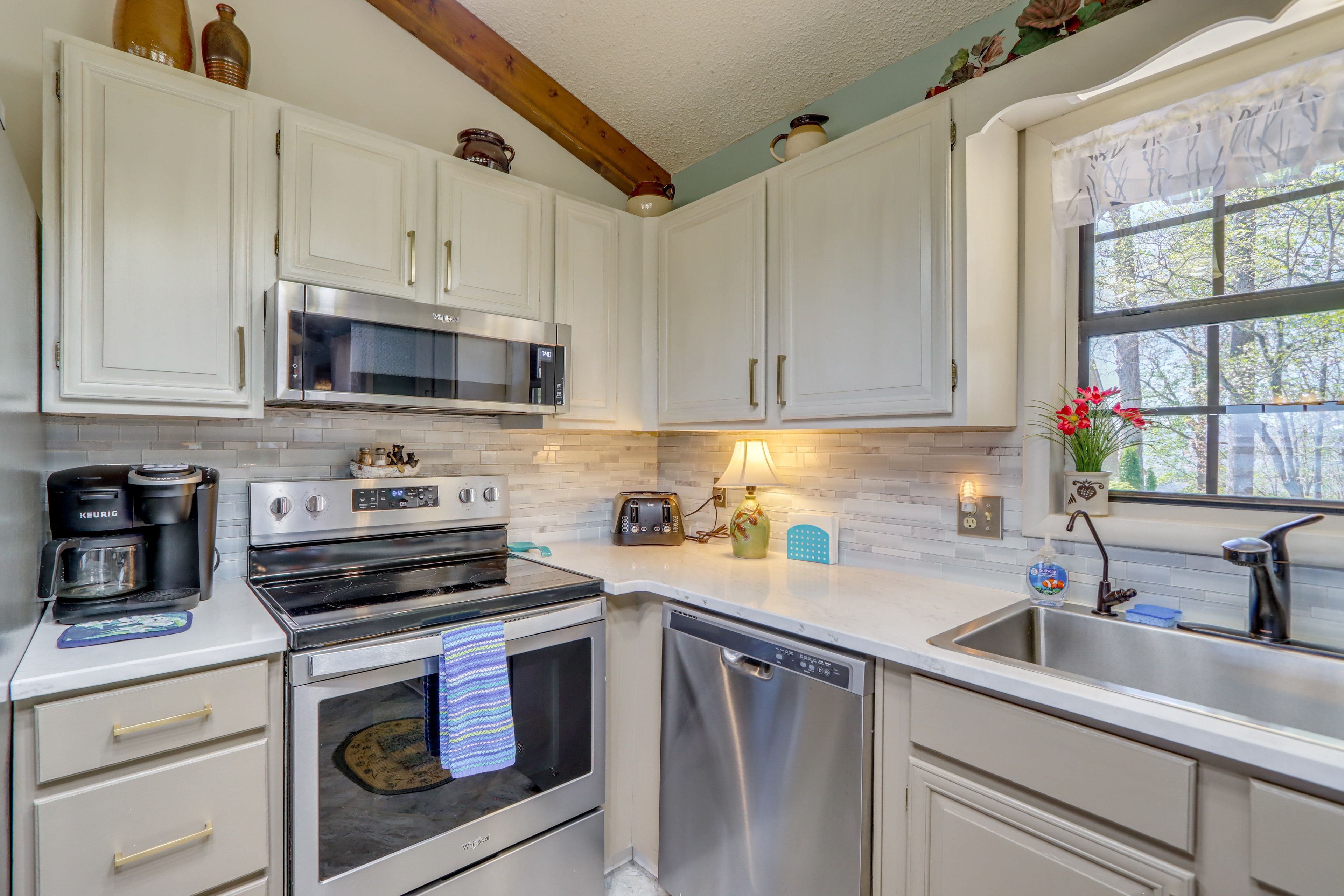 Kitchen | Main Level