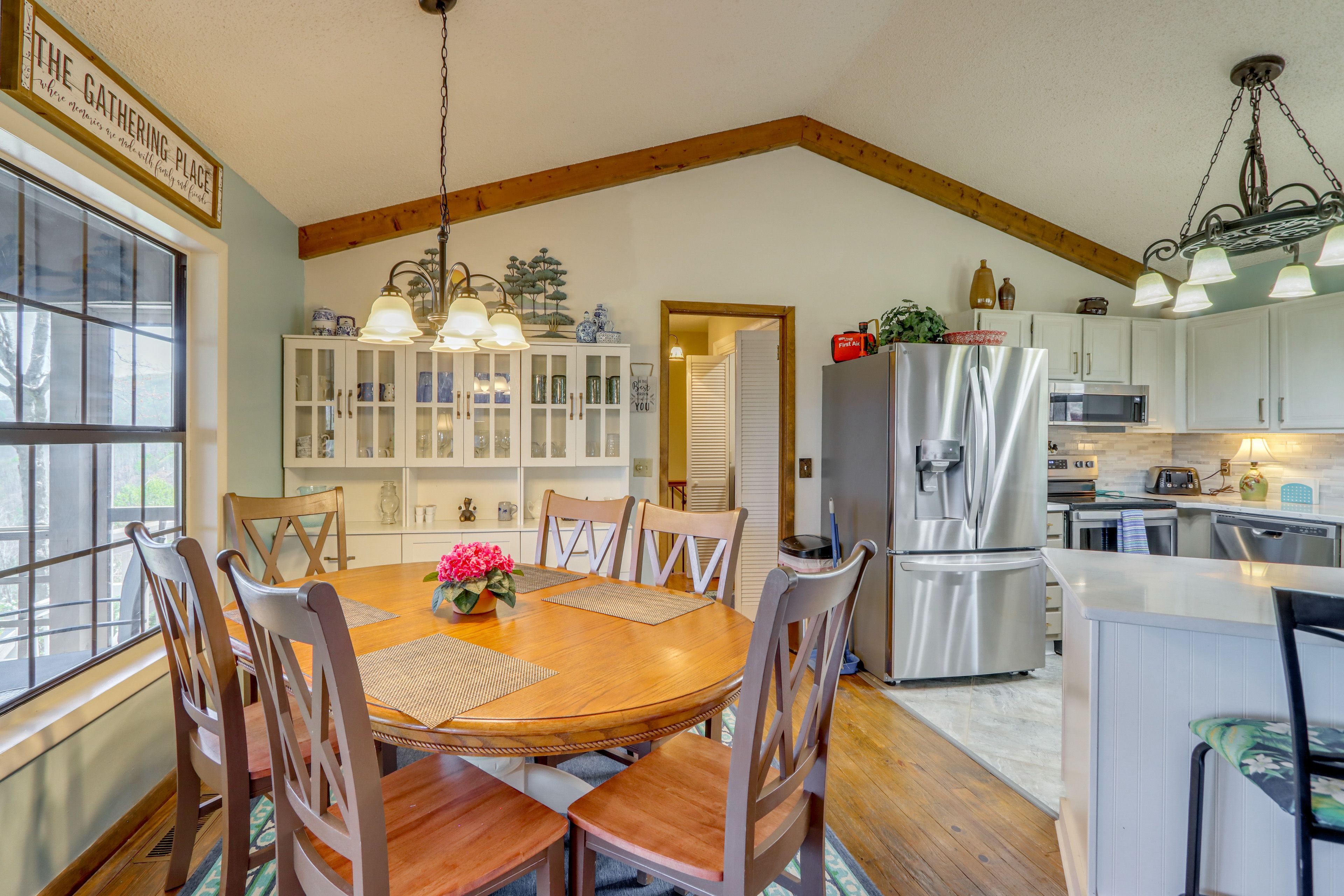 Dining Area | Main Level