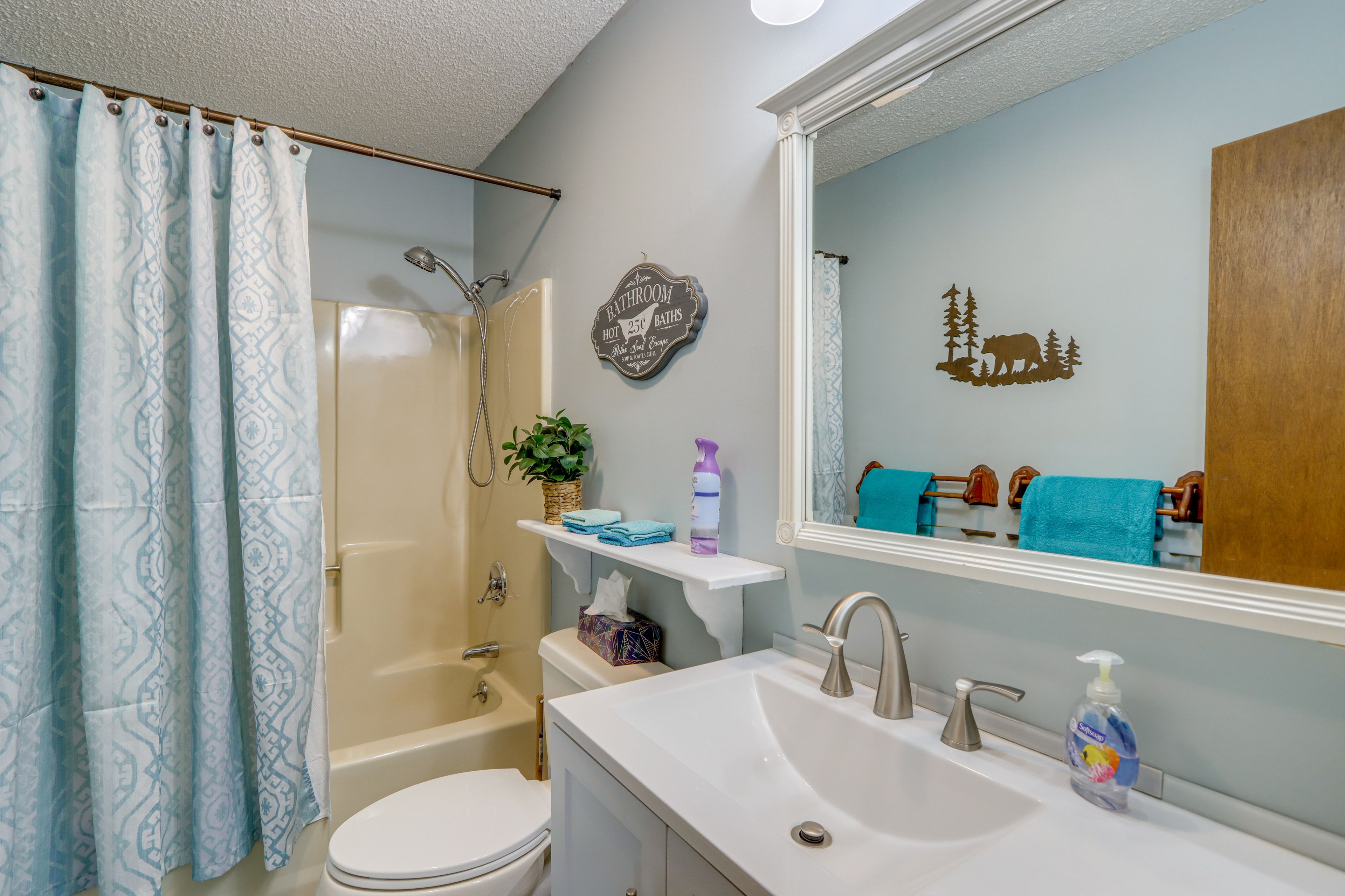 Full Bathroom | Main Level