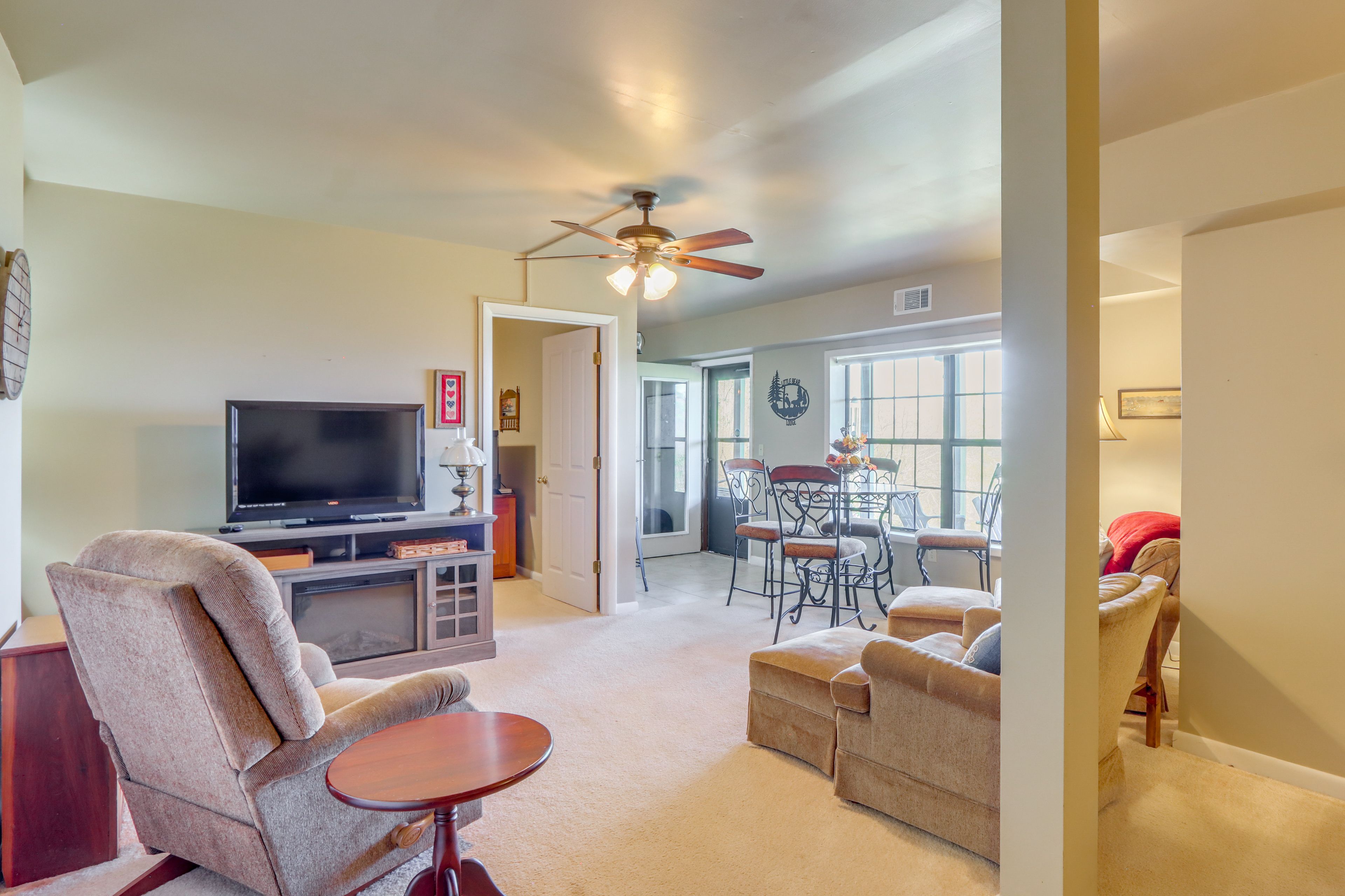 Lounge Area | Lower Level