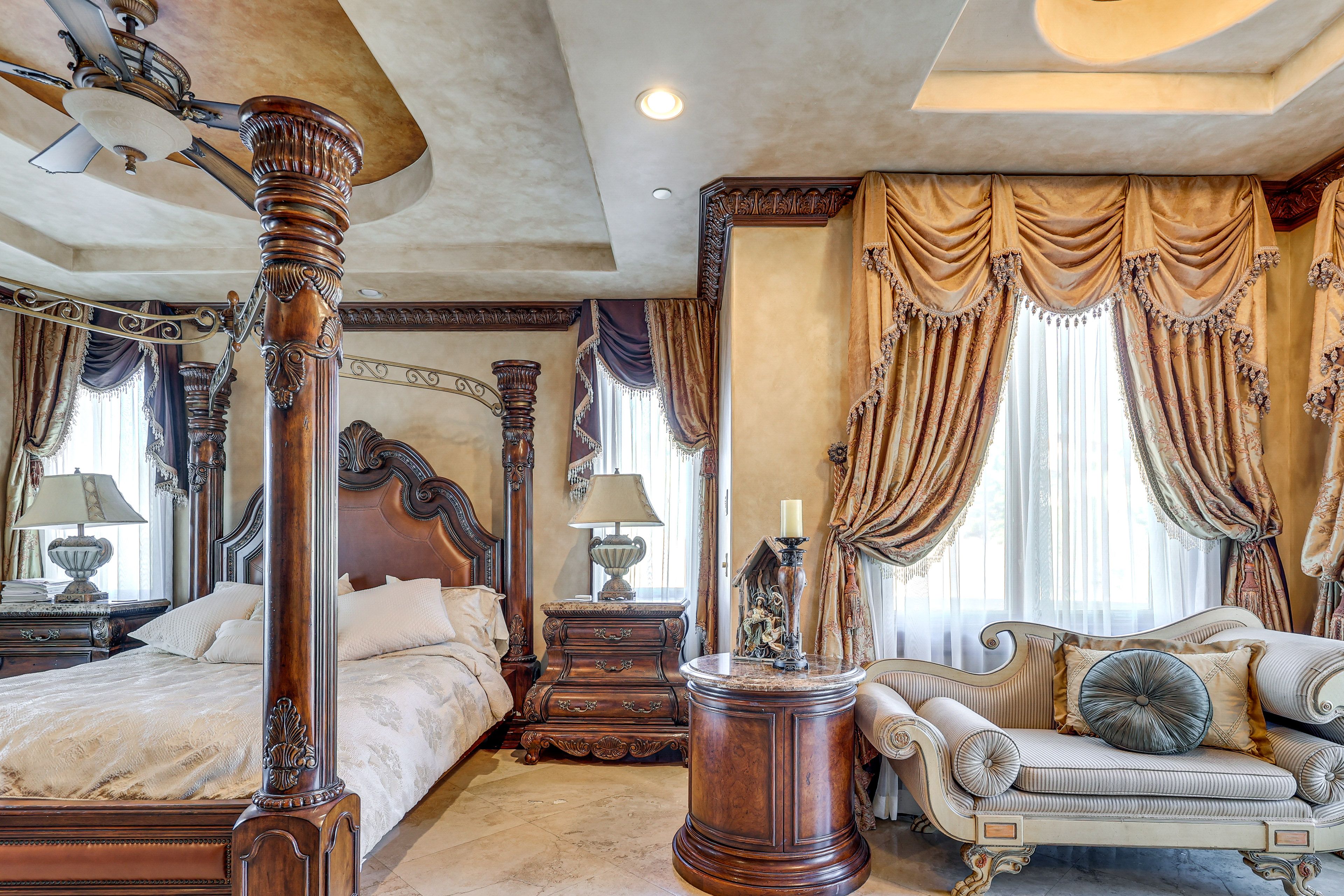 Bedroom 1 | King Bed | 1st Floor