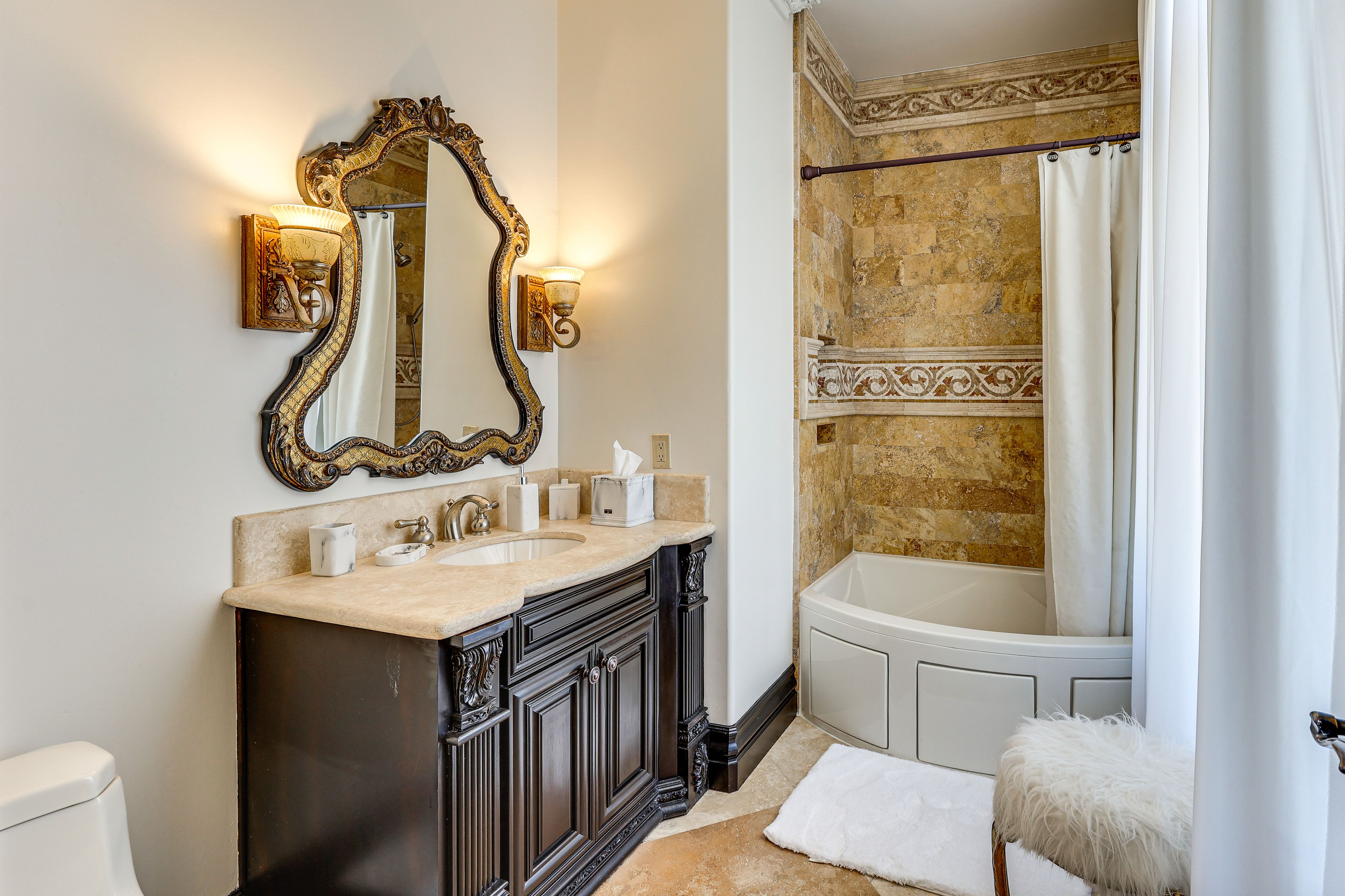 Bathroom | 2nd Floor