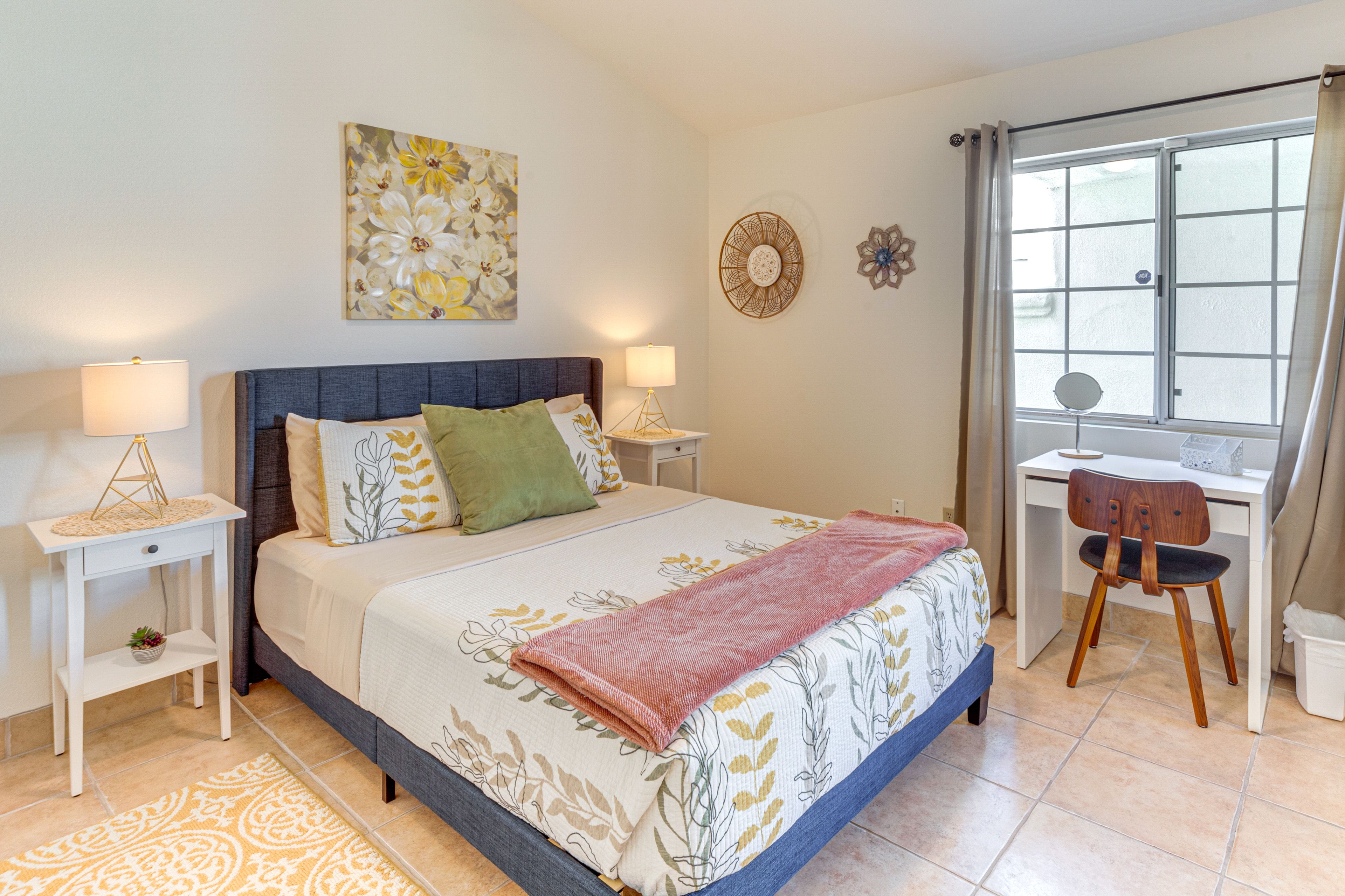 Bedroom 3 | Queen Bed | Desk Workspace