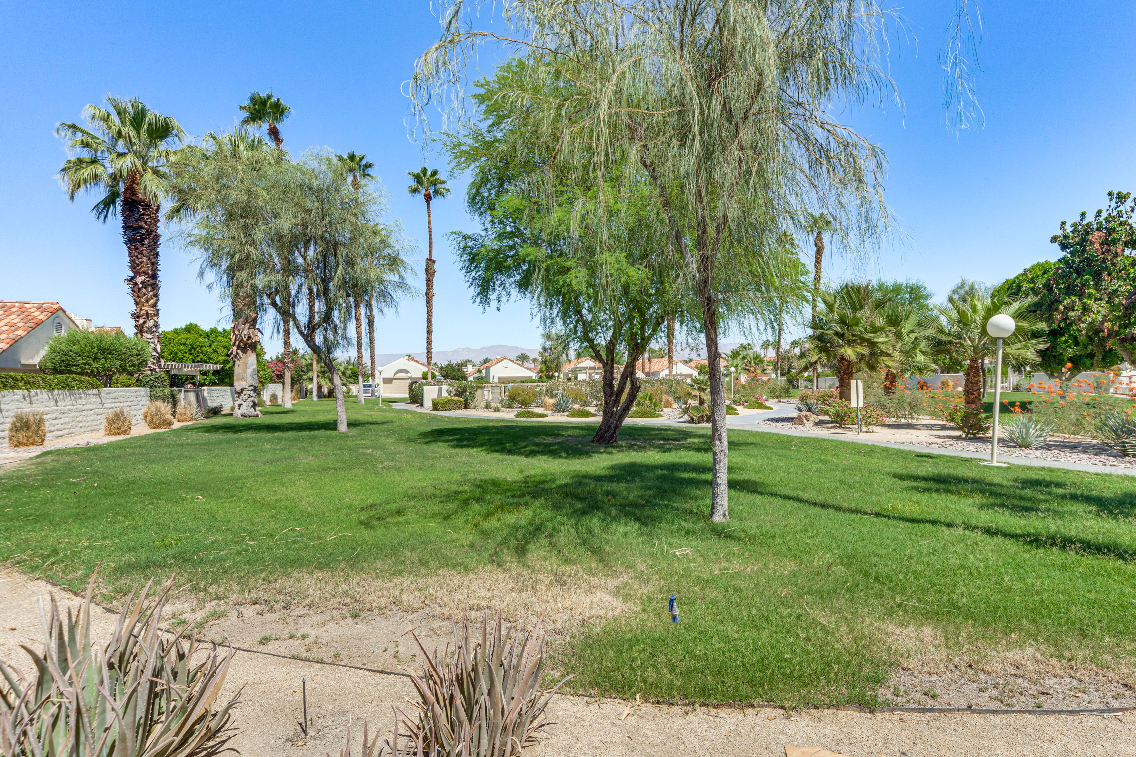 Desert Breezes Casas | Community Courtyard