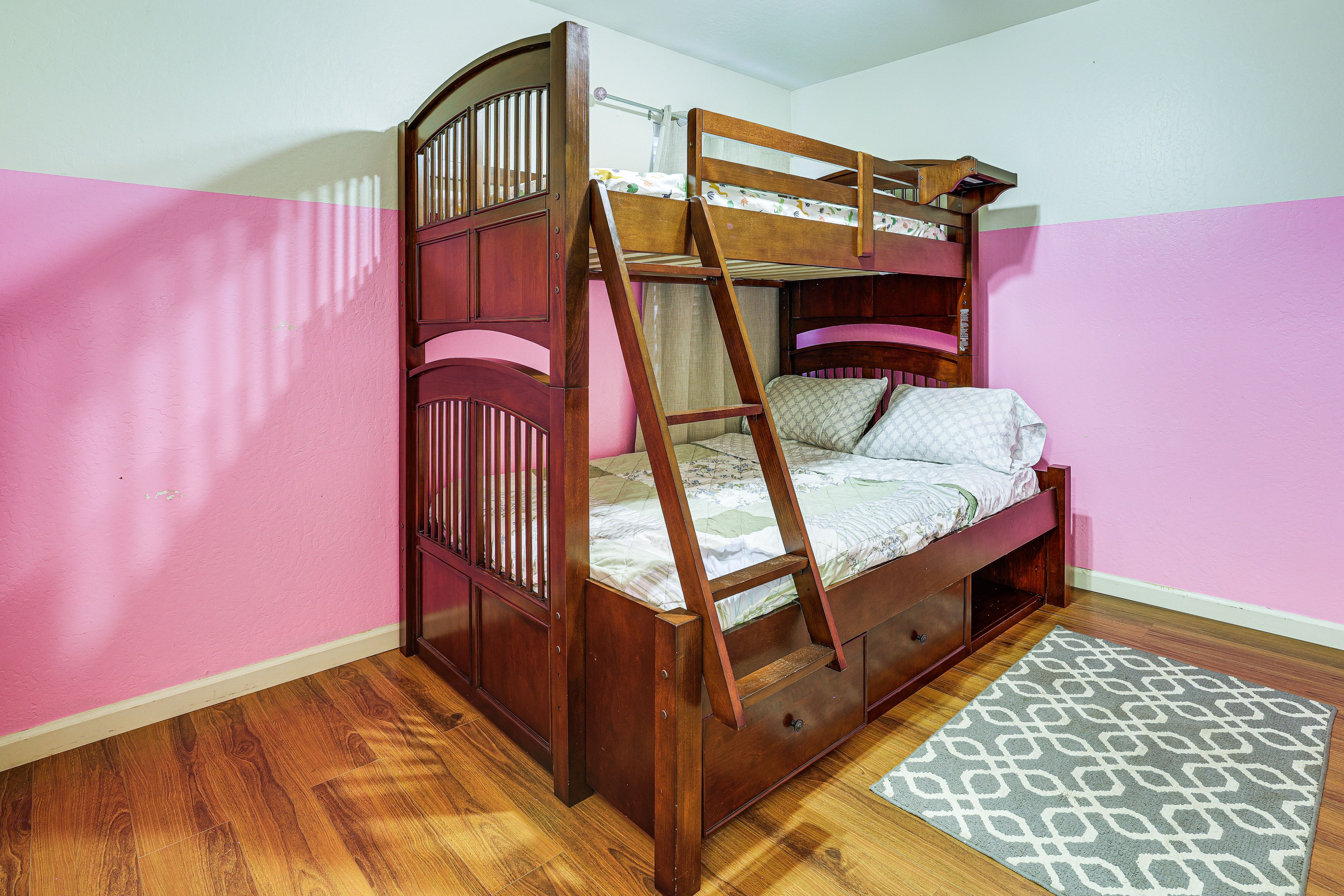 Bedroom 4 | Twin/Full Bunk Bed