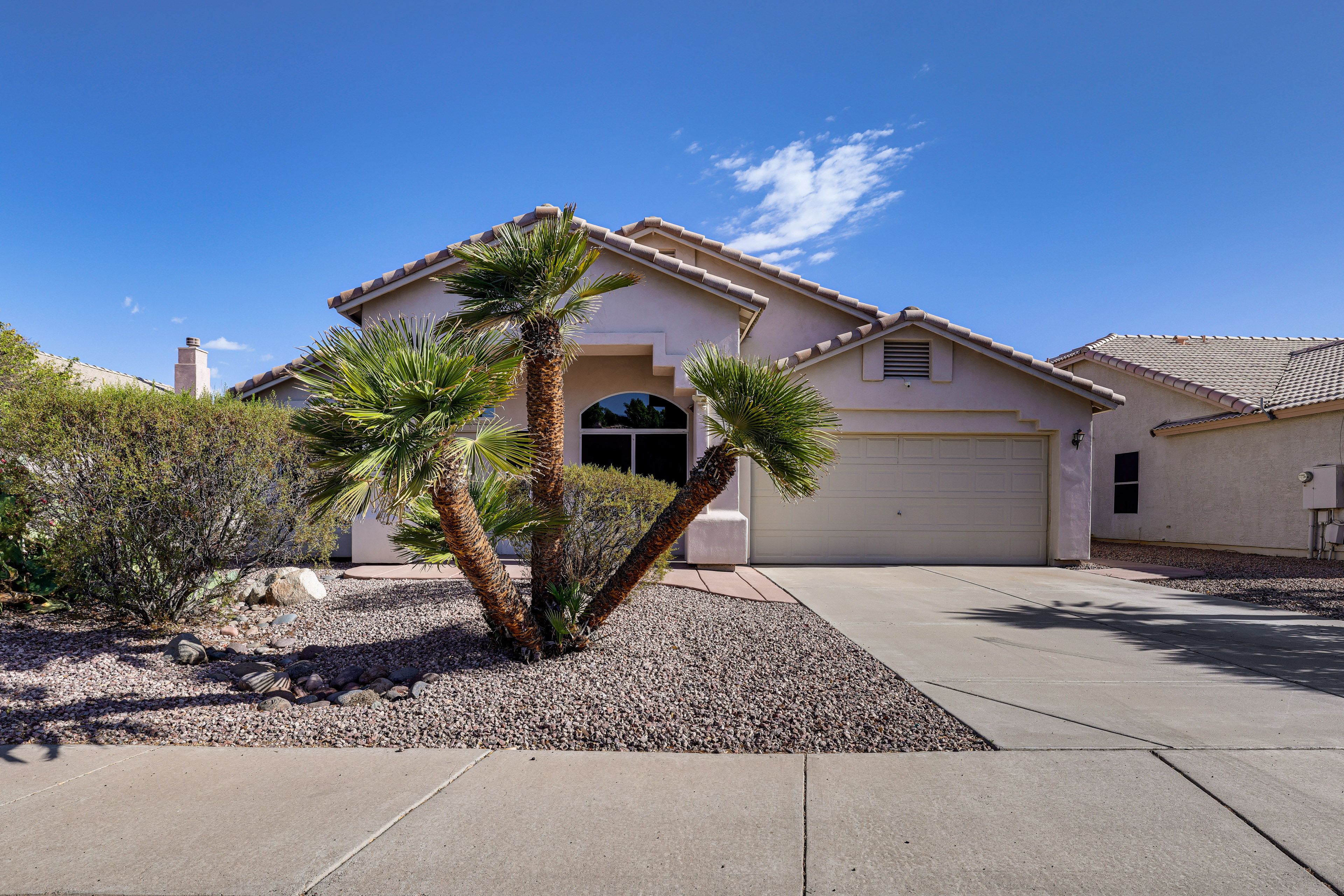 Exterior | Driveway (2 Vehicles)