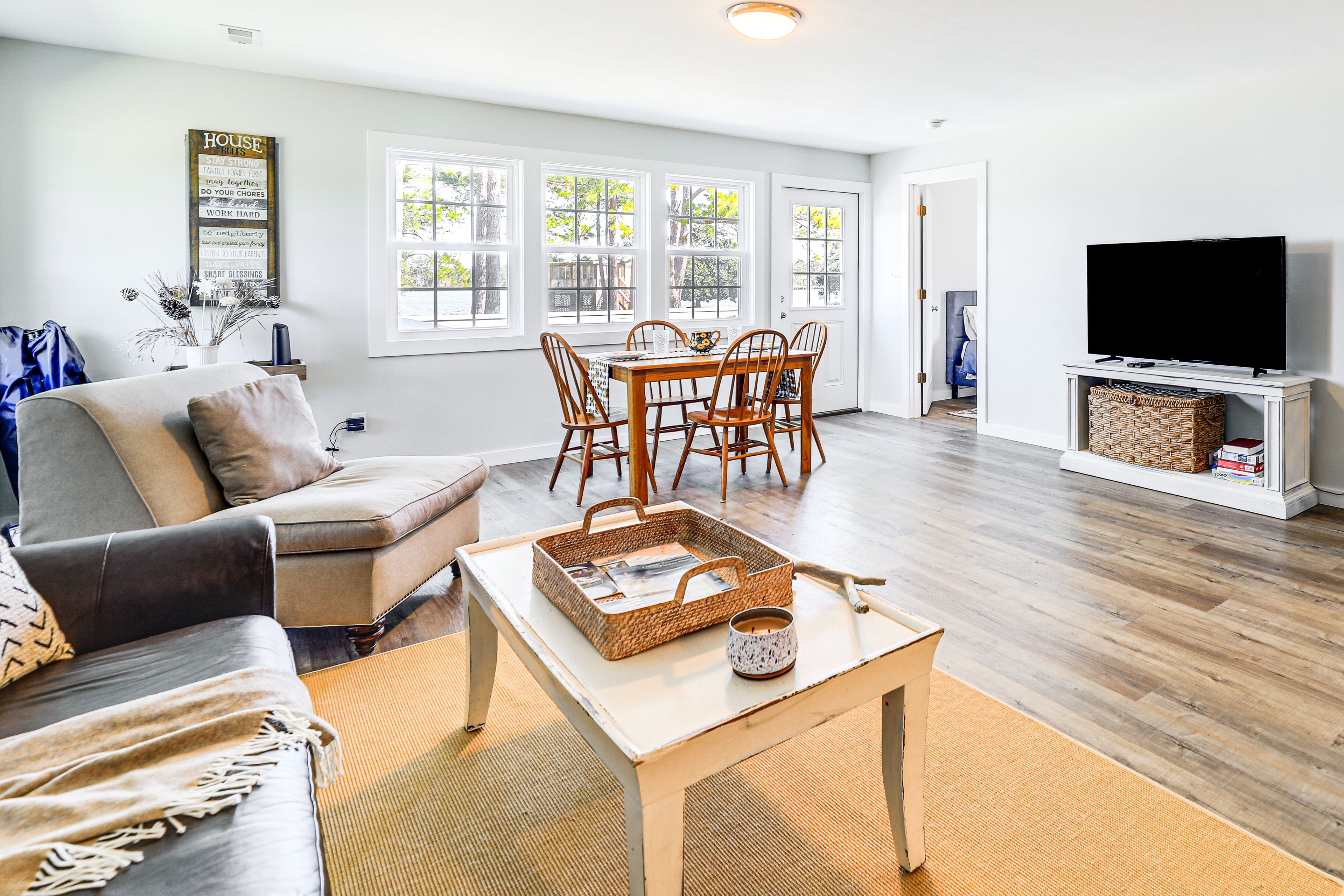 Living Room | Smart TV | Central A/C & Heat