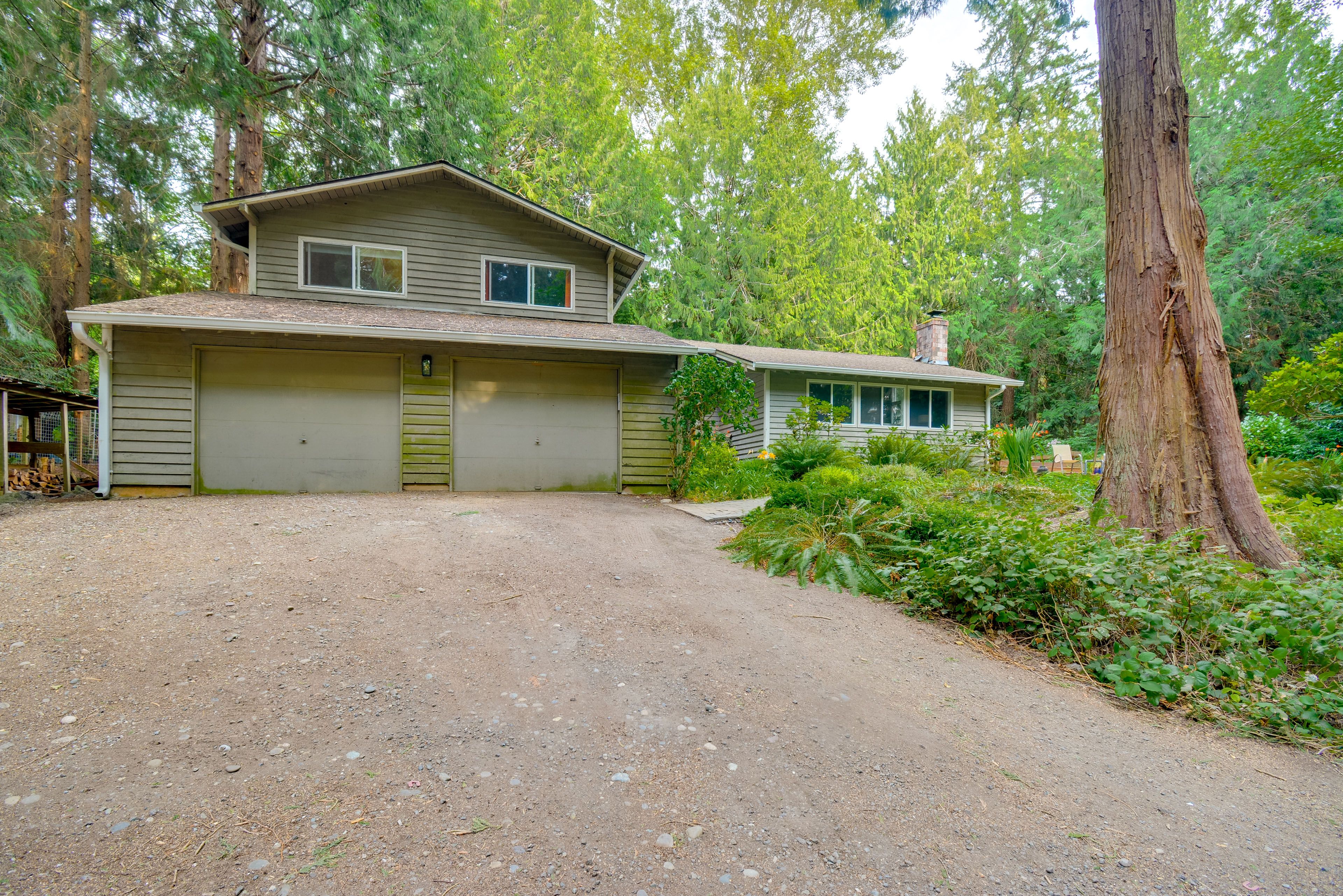 Exterior | Driveway (1 Vehicle) | Lower Parking Spot (1 Vehicle)