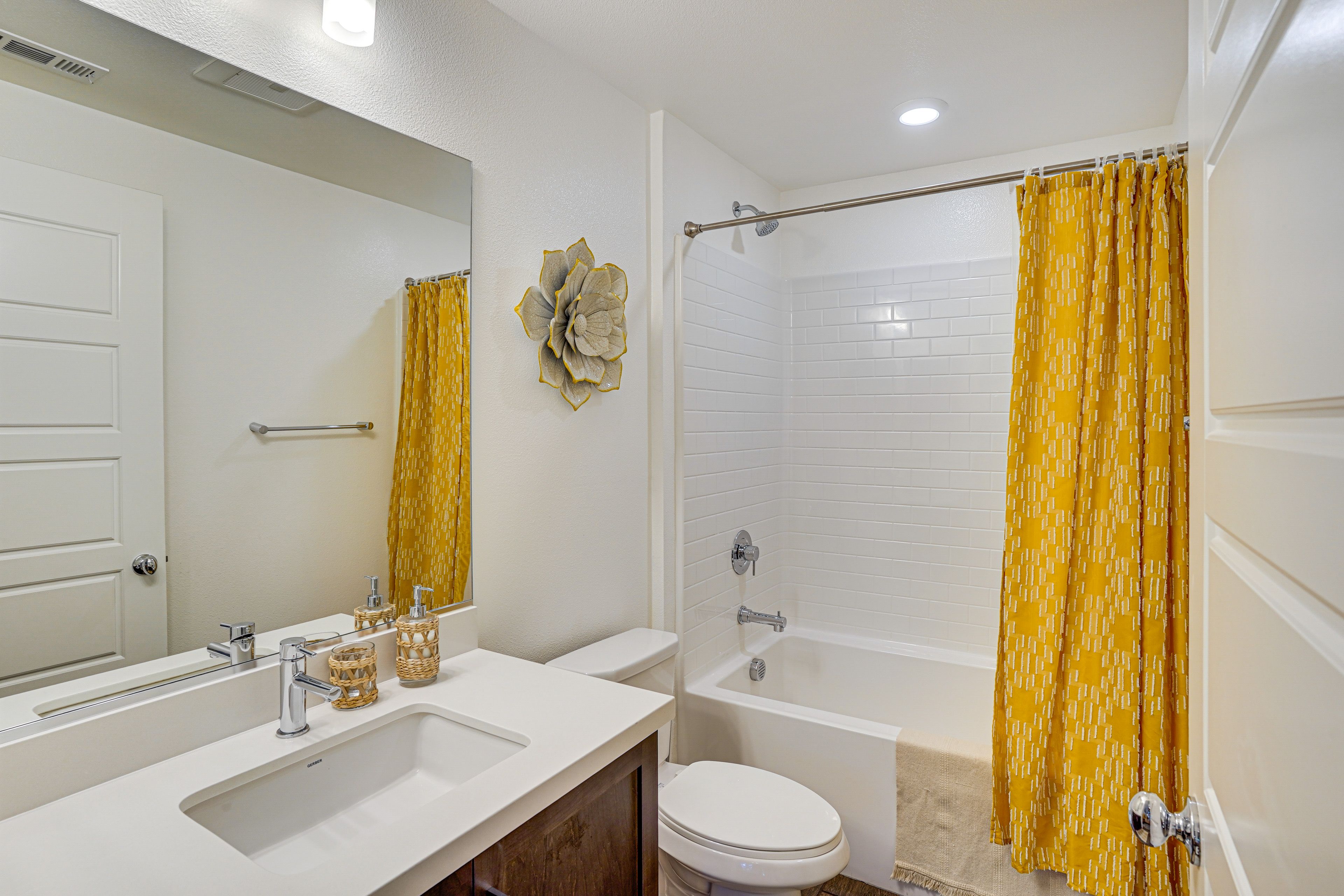 En-Suite Bathroom | 1st Floor