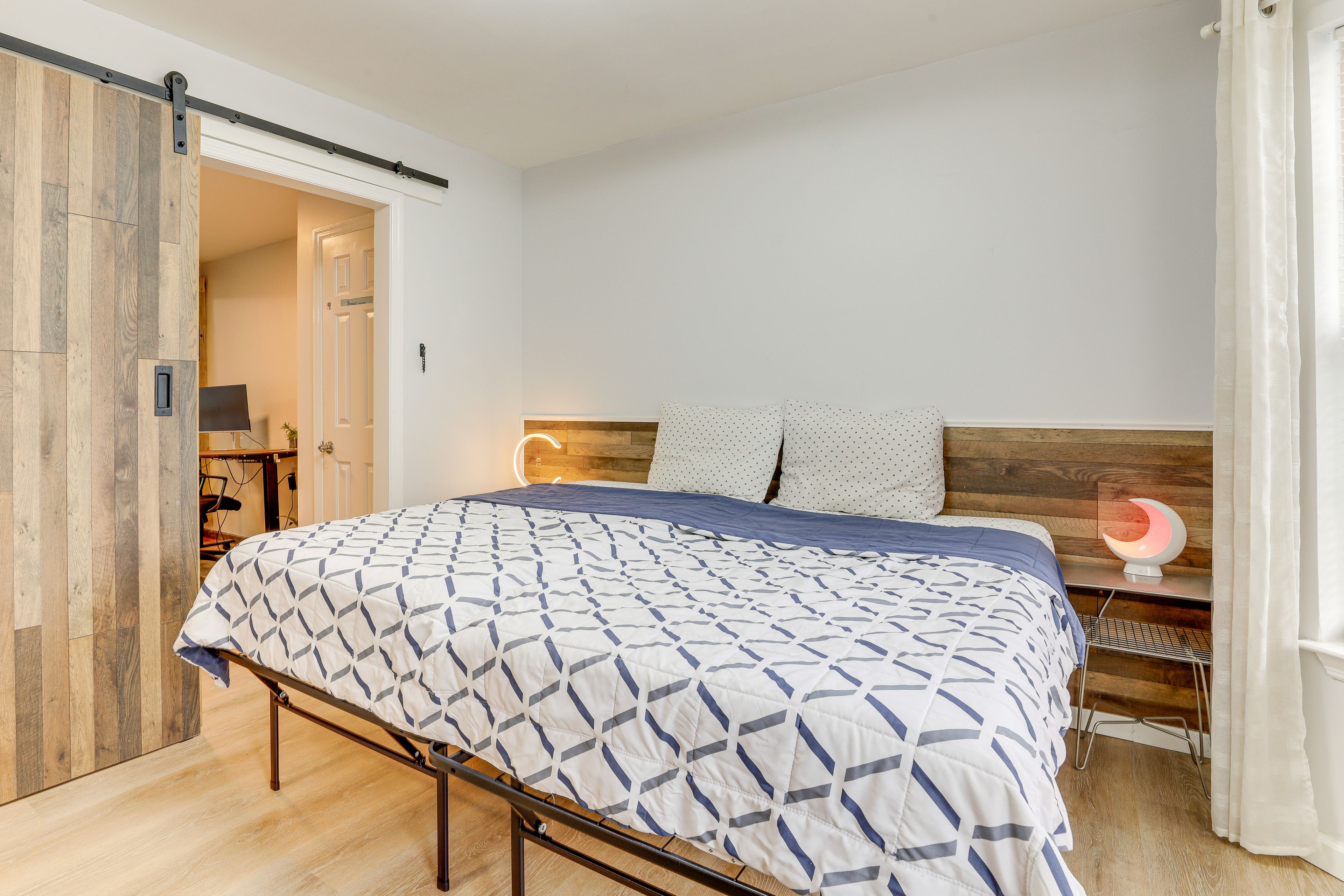 Bedroom 3 | 1st Floor | King Bed (Convertible to 2 Twin Beds) | Linens Provided