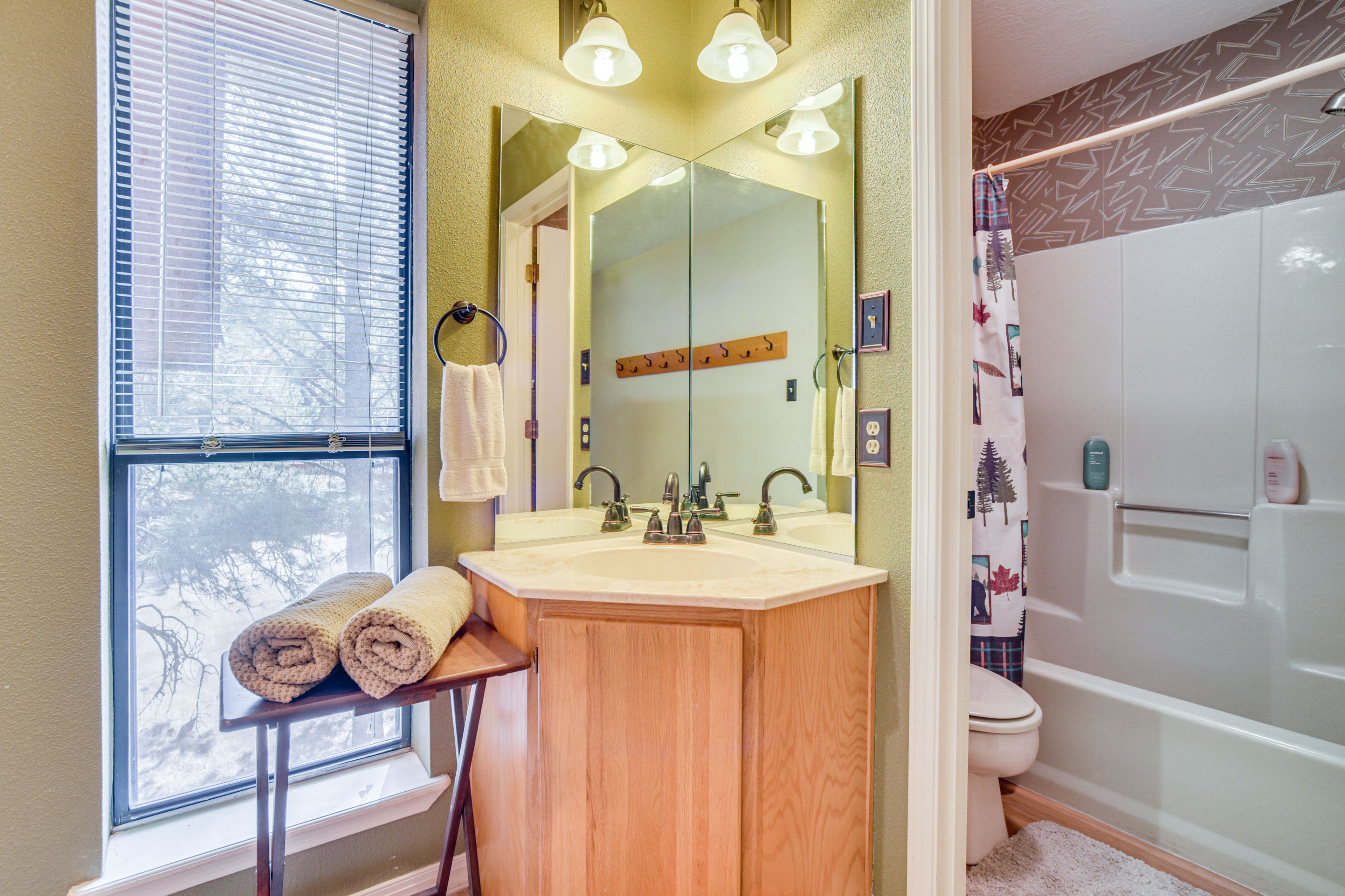 En-Suite Bathroom | 2nd Floor