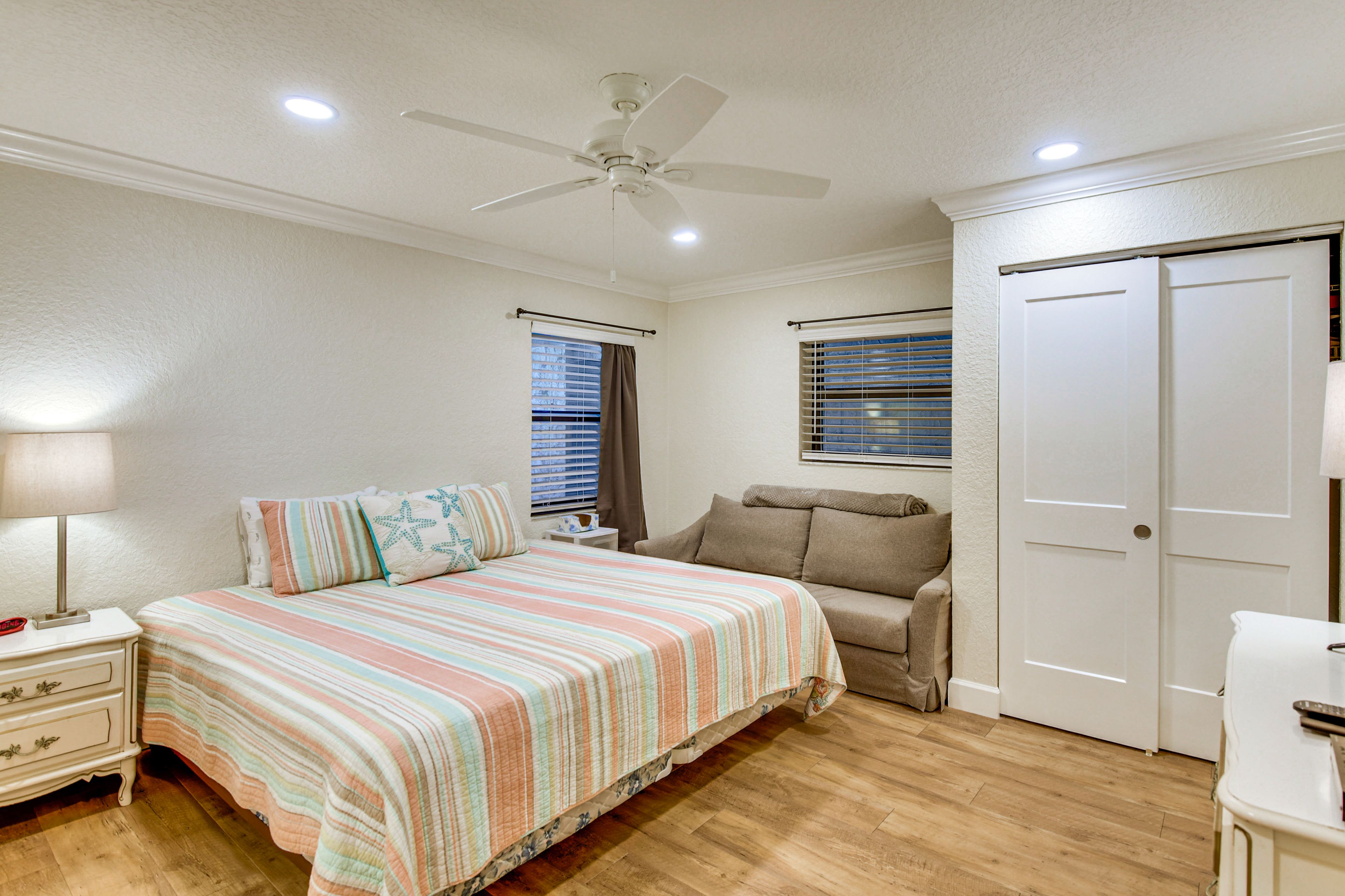 Bedroom | King Bed | Queen Sleeper Sofa