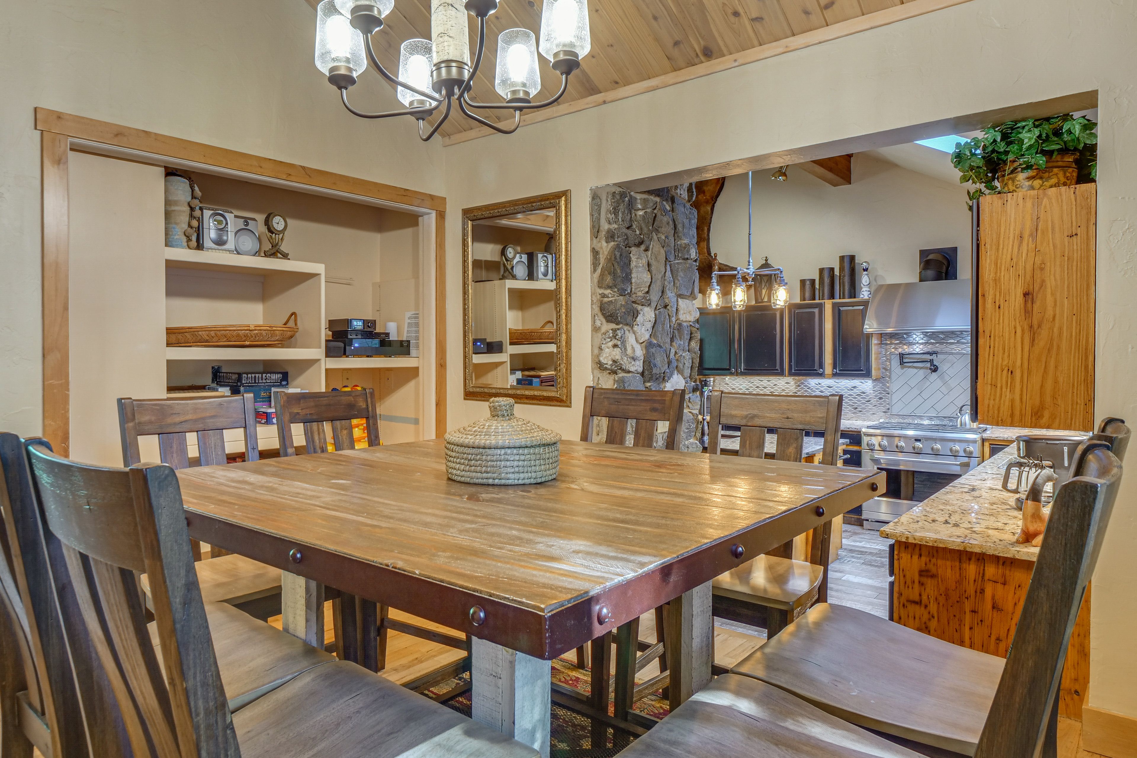 Additional Dining Area | Board Games | Upper Level