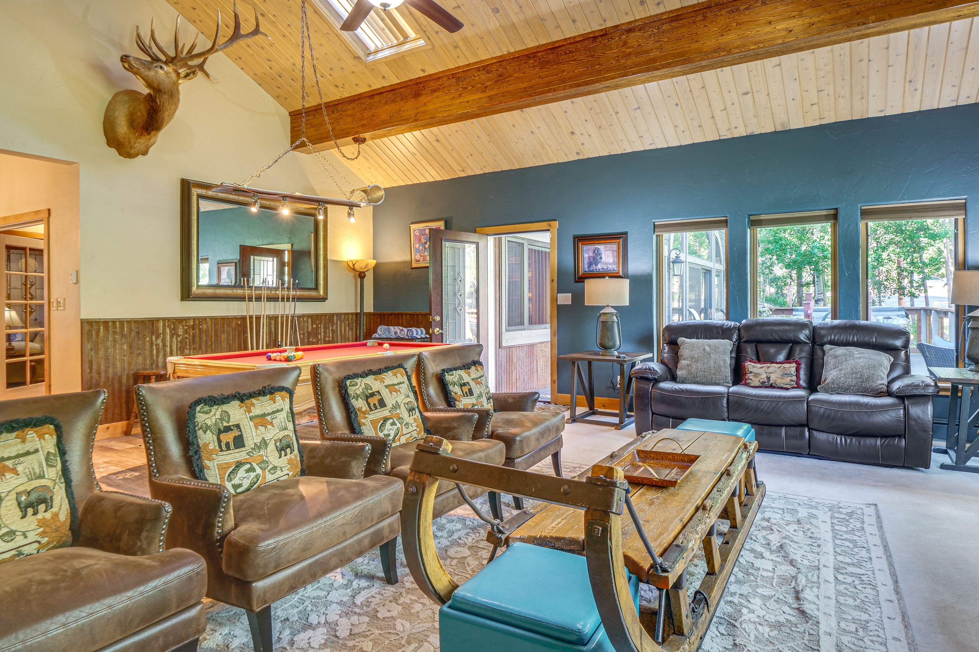 Living Room | Smart TV | Pool Table | Upper Level