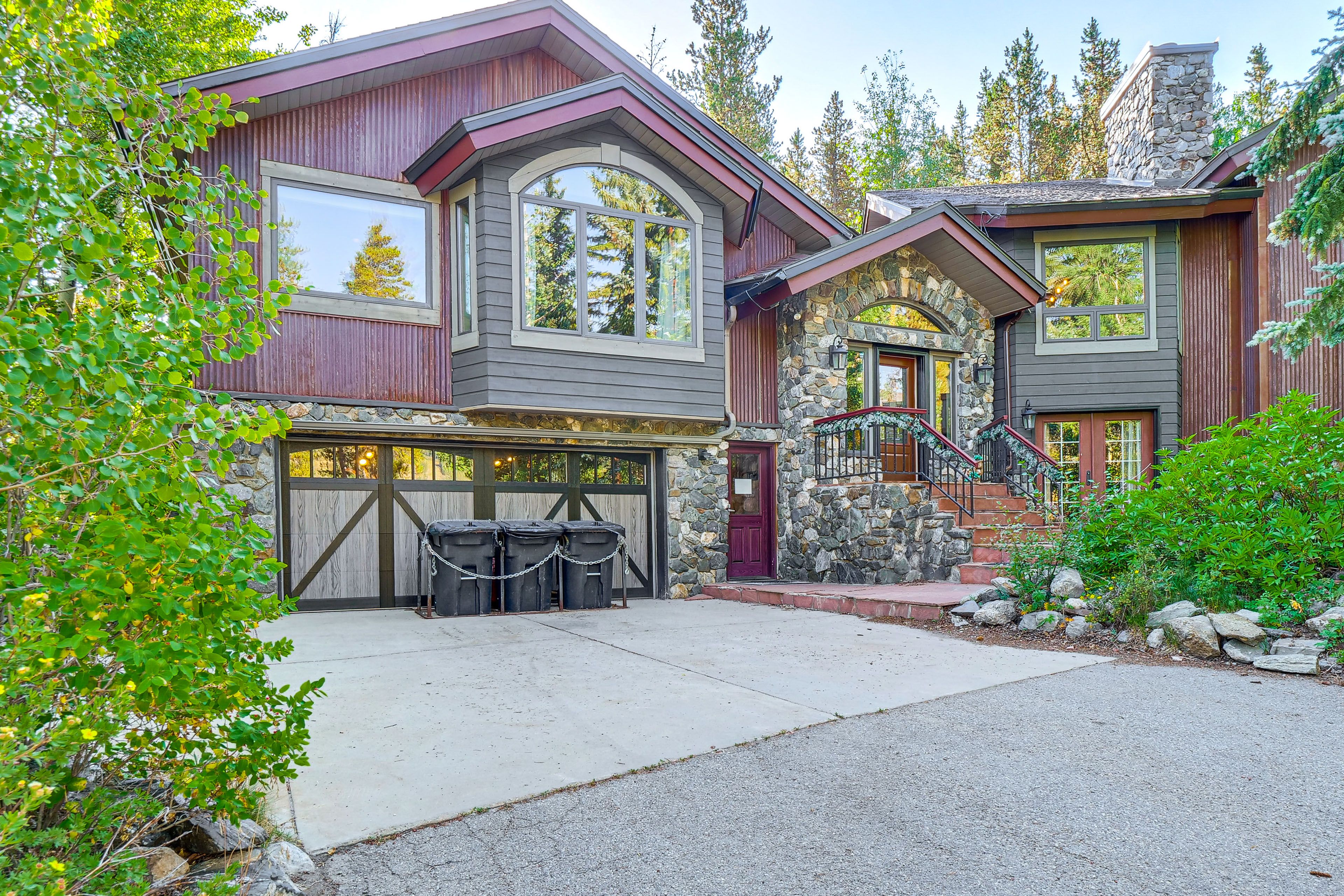 House Exterior | Driveway (5 Vehicles) | No Garage Parking