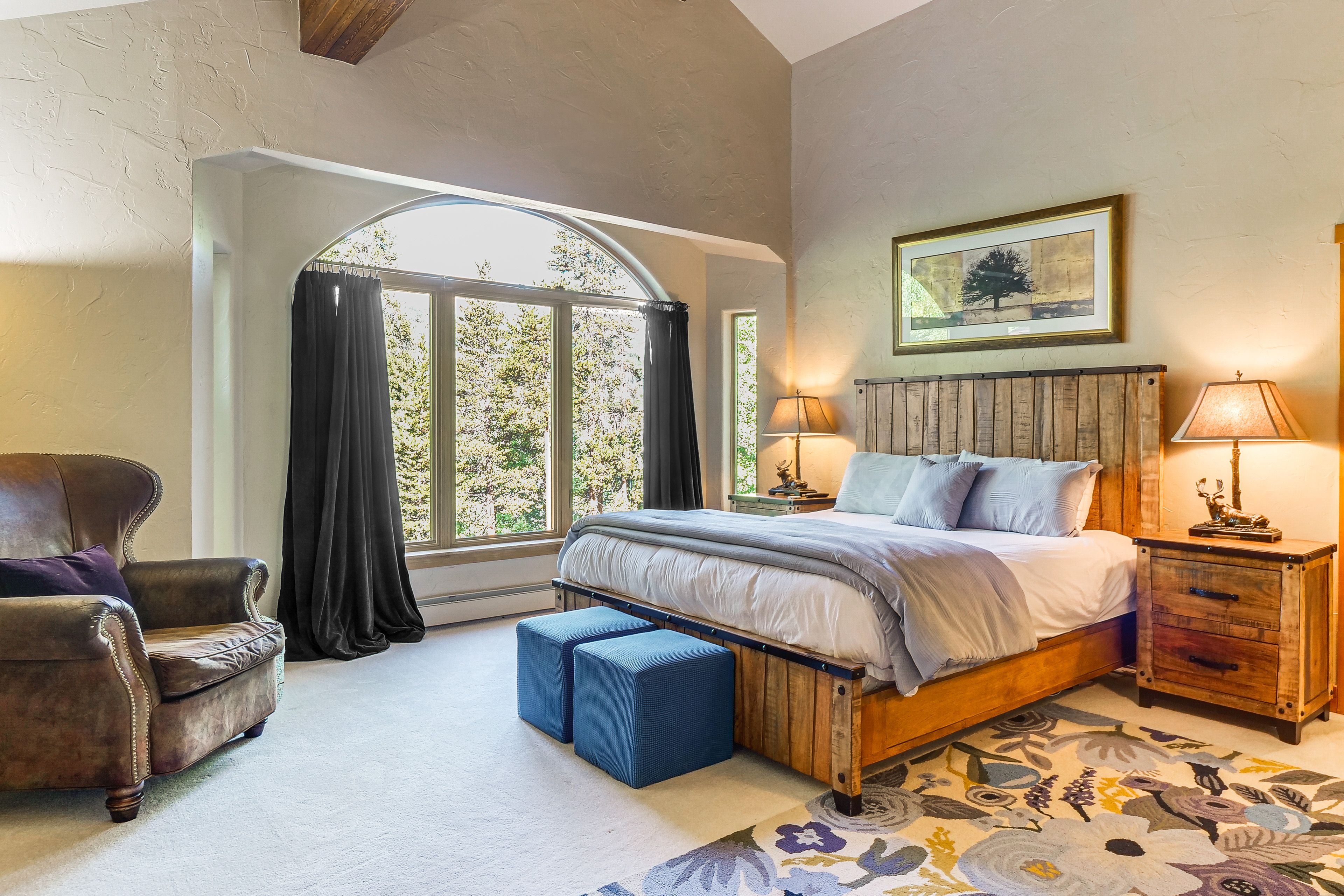 Bedroom 1 | King Bed | Smart TV | Upper Level