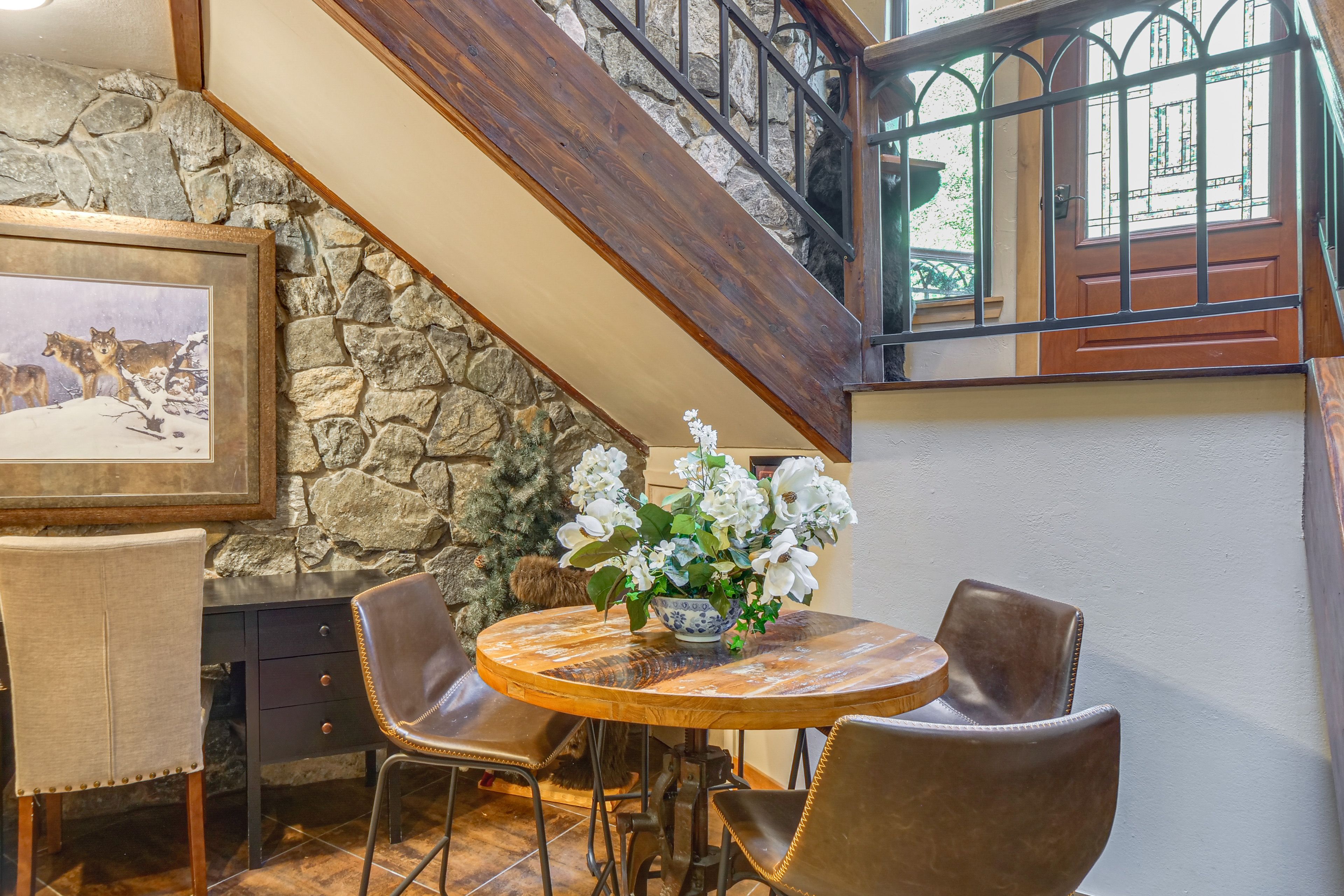 Breakfast Nook | Desk | Lower Level