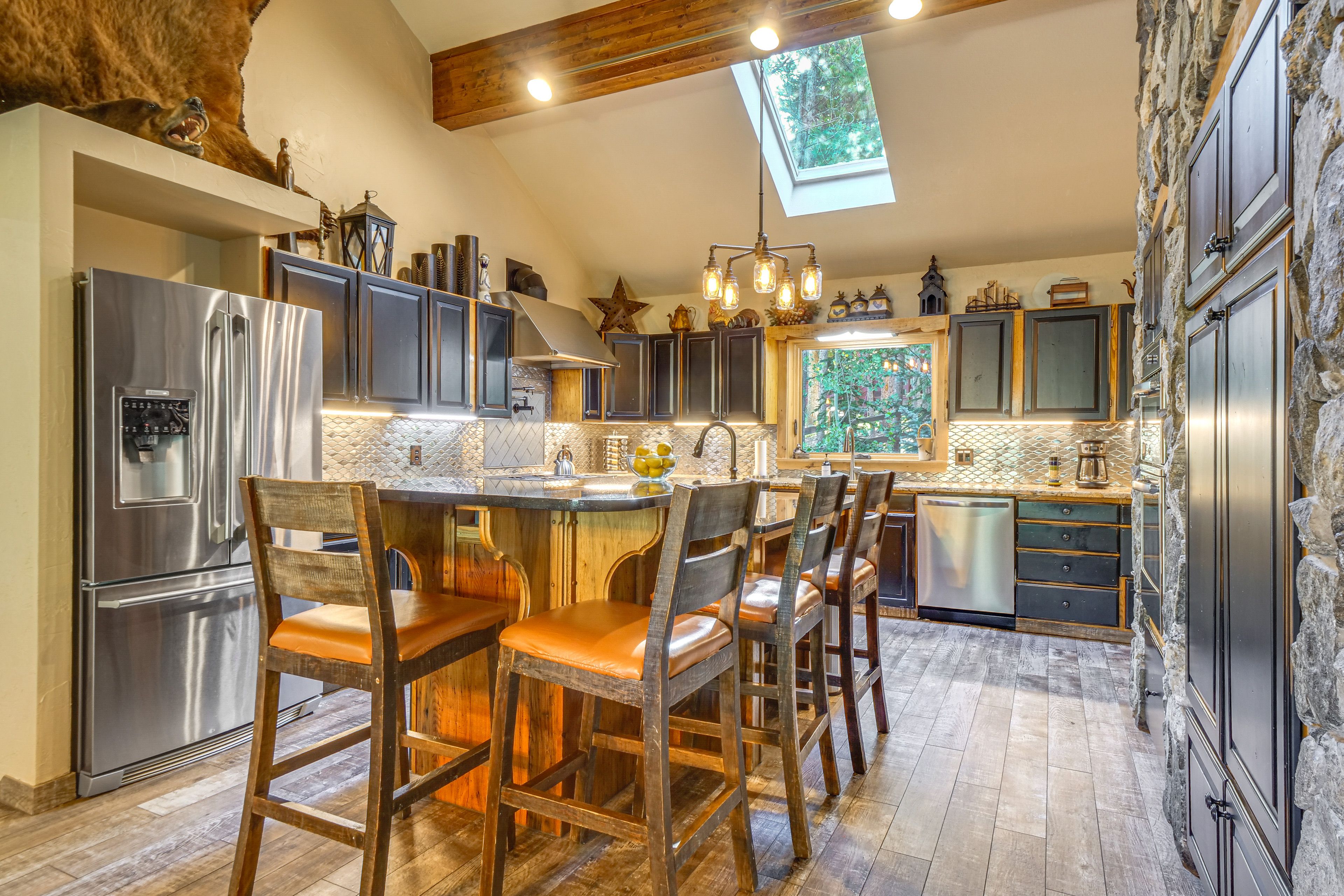 Kitchen | Stove/Oven | Microwave | Upper Level