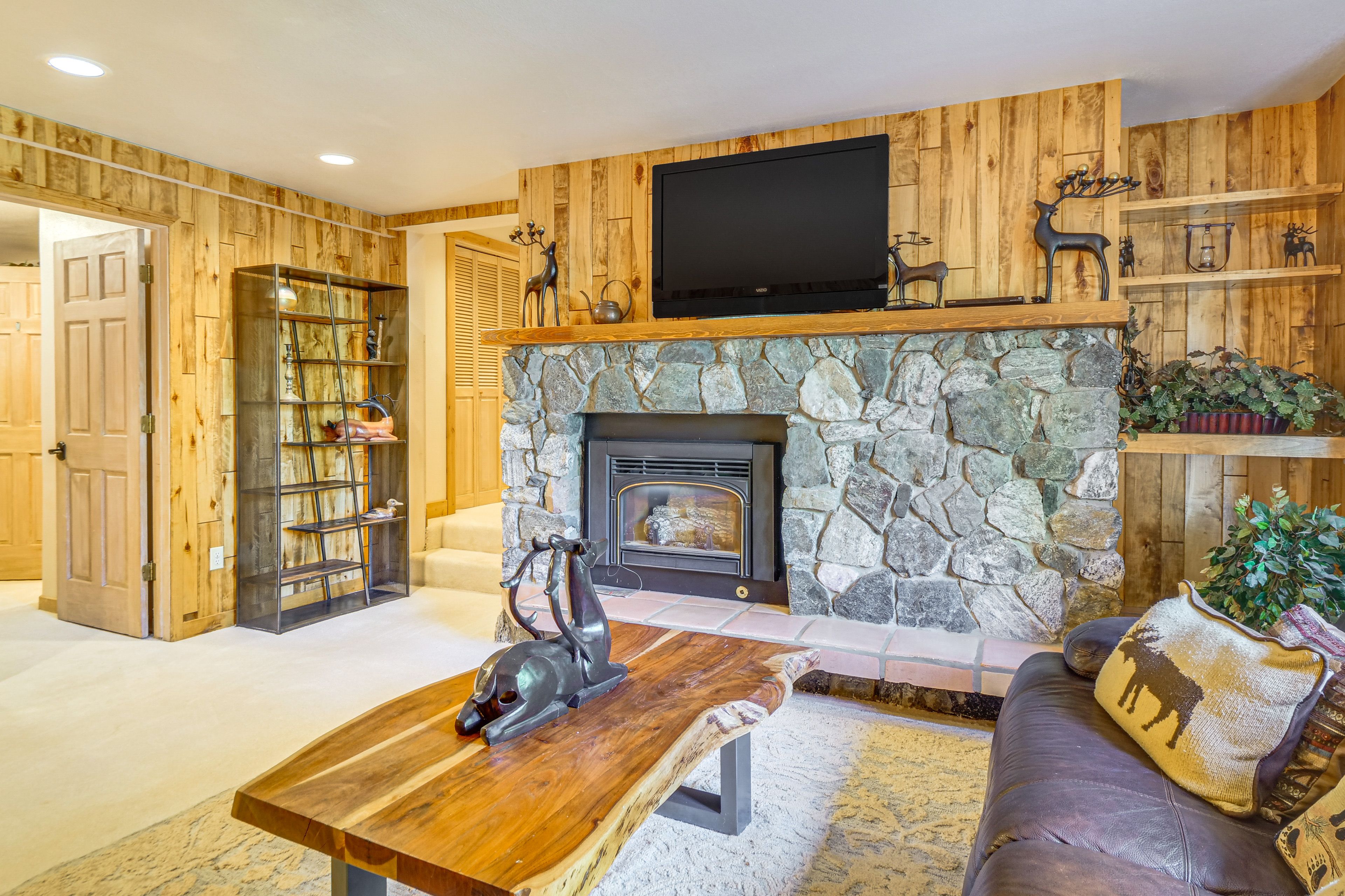 Family Room | Wet Bar | Smart TV | Lower Level