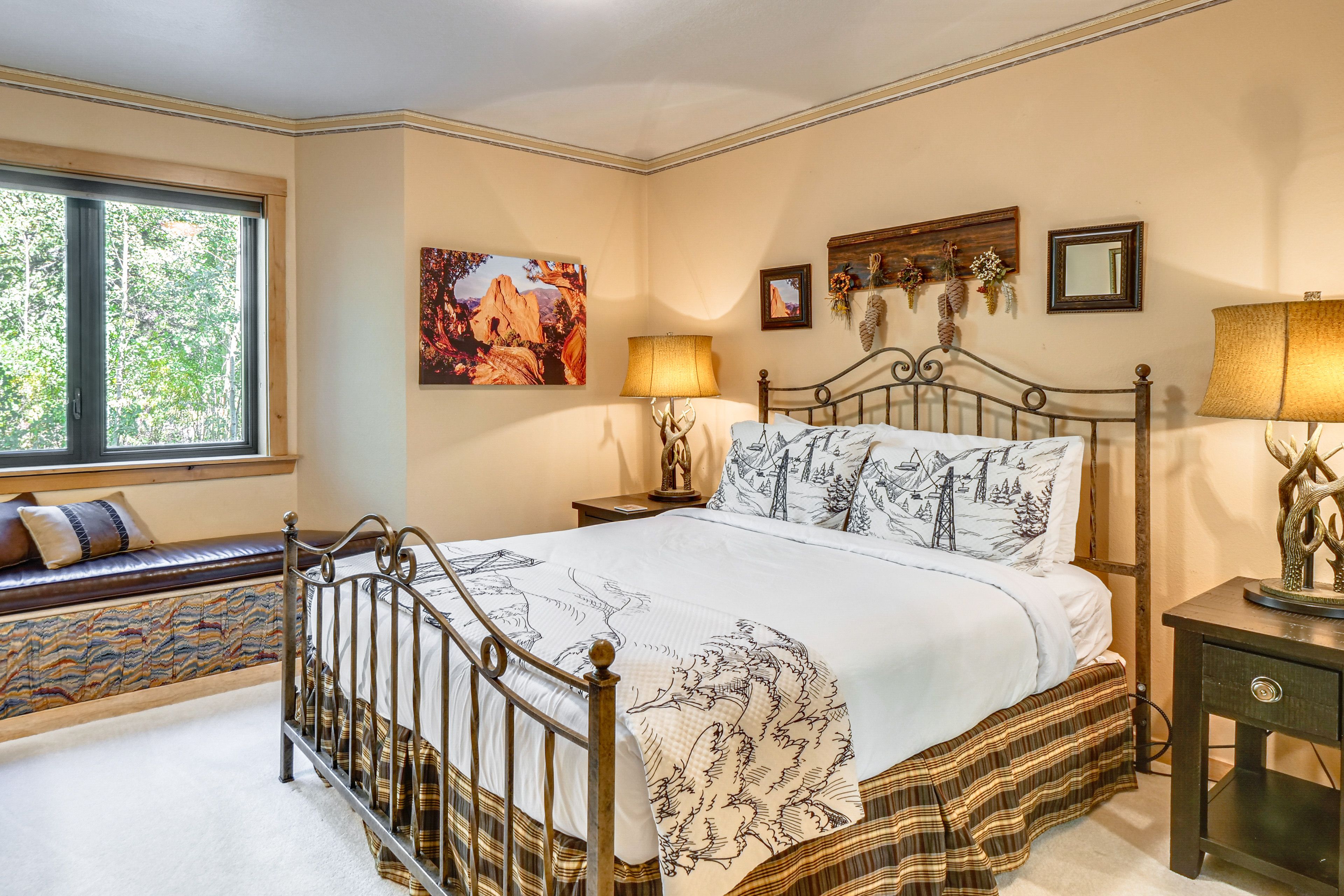 Bedroom 5 | Queen Bed | Lower Level