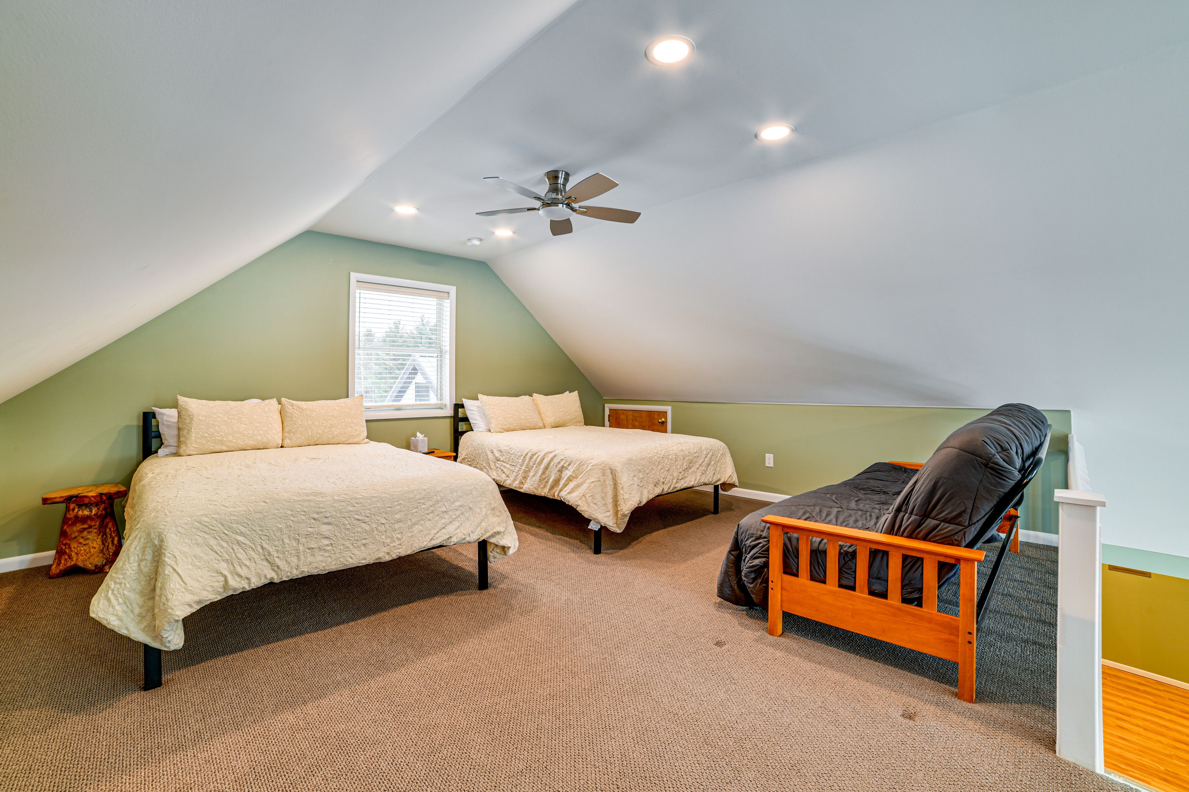 Loft | 2 Queen Beds | Full Futon | 2nd Floor