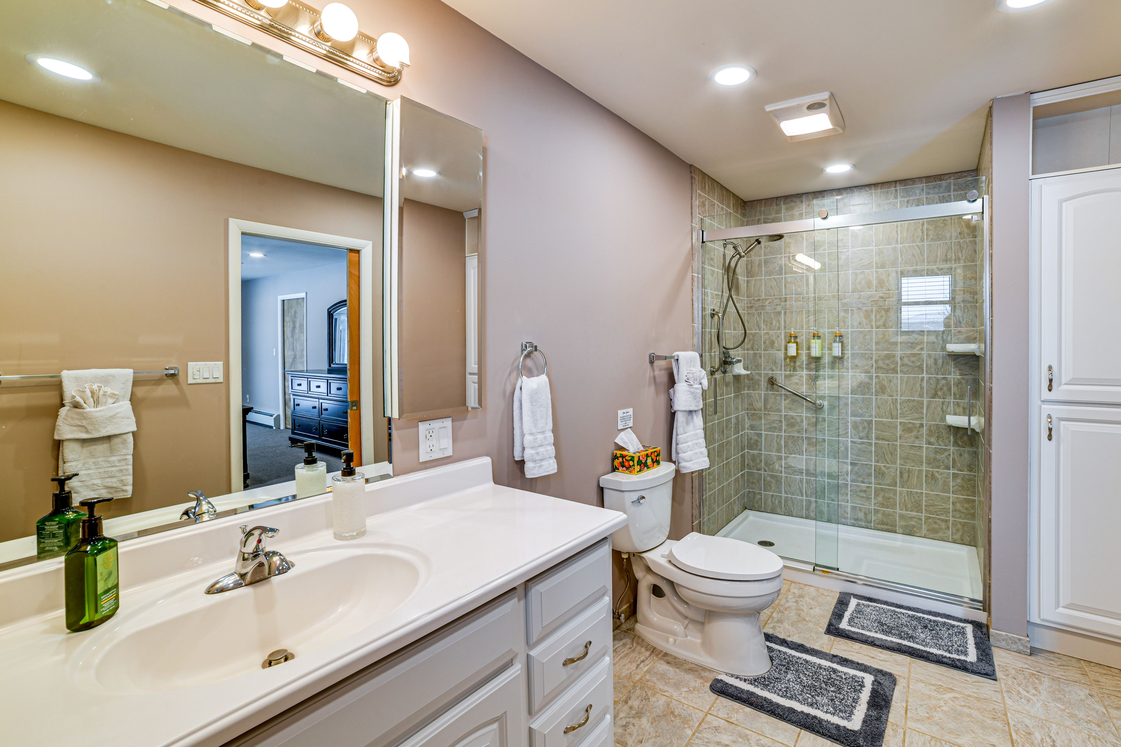 En-Suite Bathroom | 1st Floor