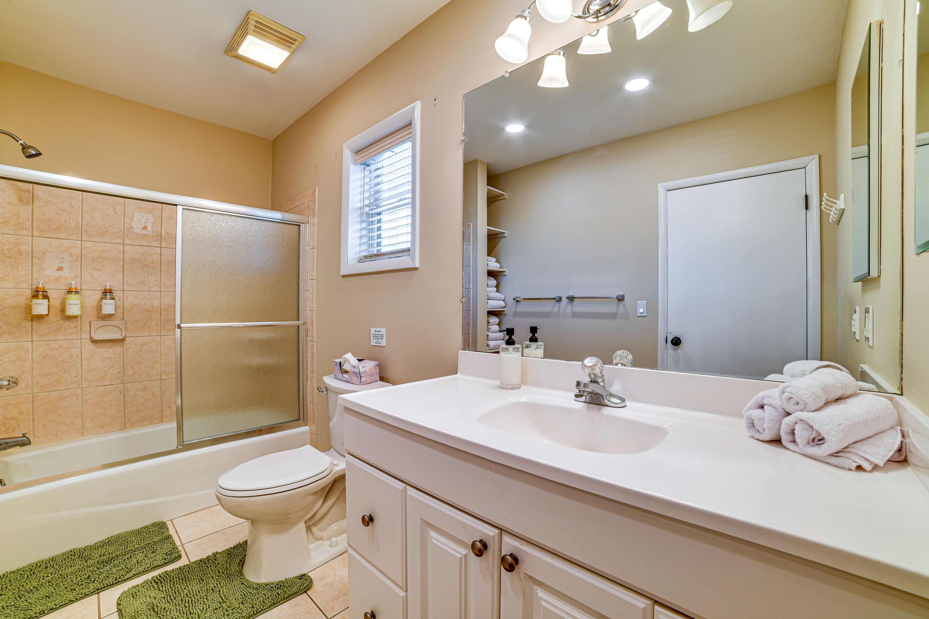 Bathroom | 1st Floor