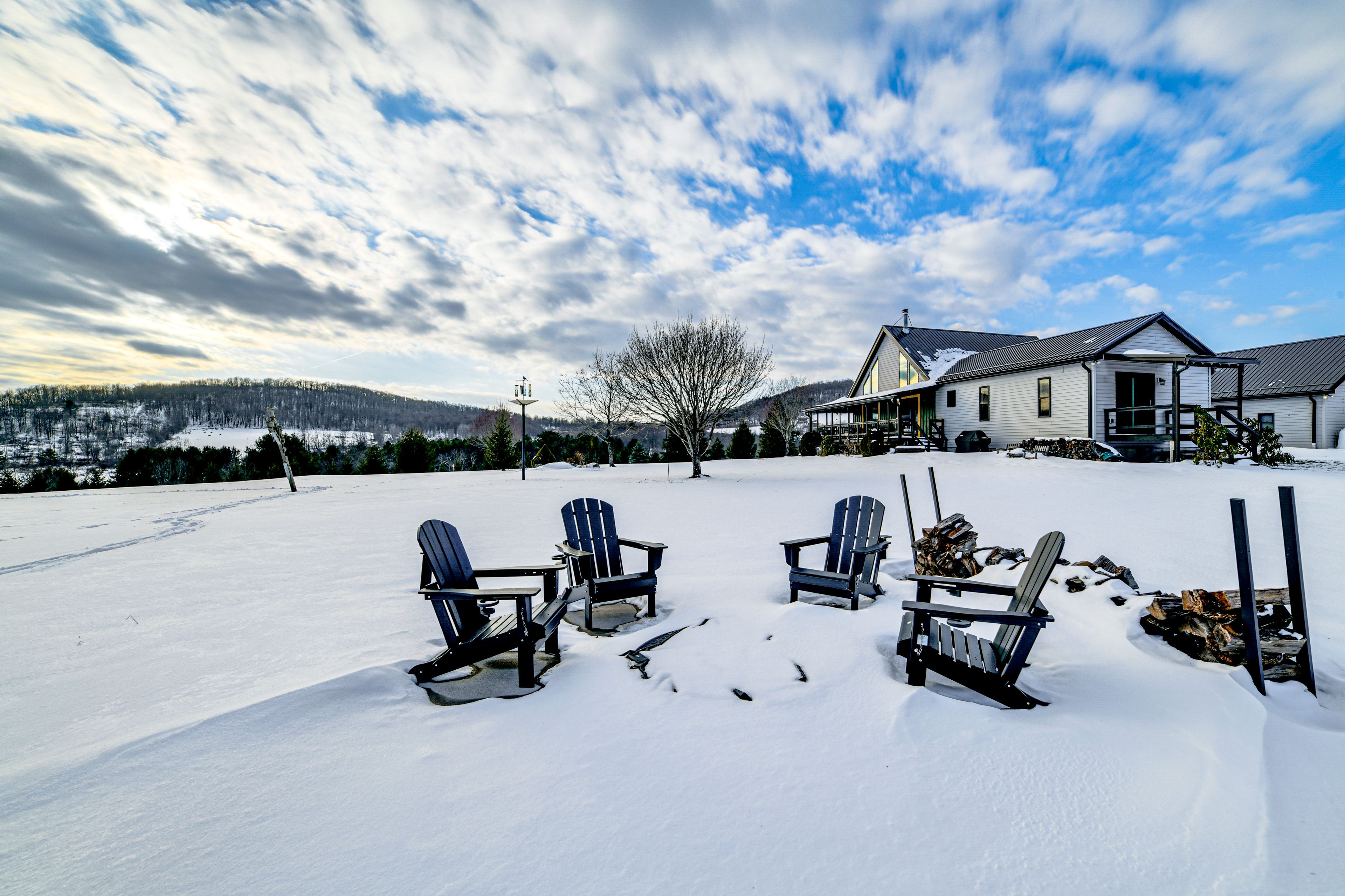 Large Yard | Wood-Burning Fire Pit