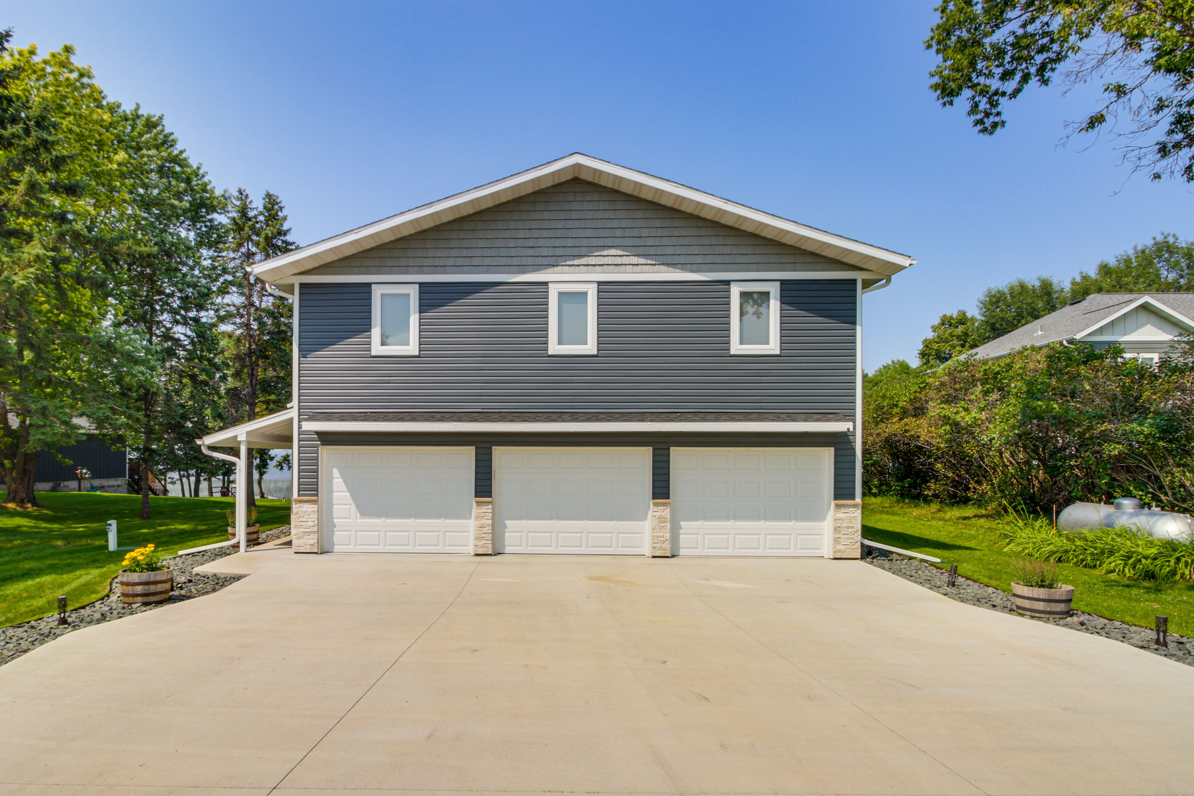 Parking | Garage (2 Vehicles) | Driveway (4 Vehicles) | RV/Trailer