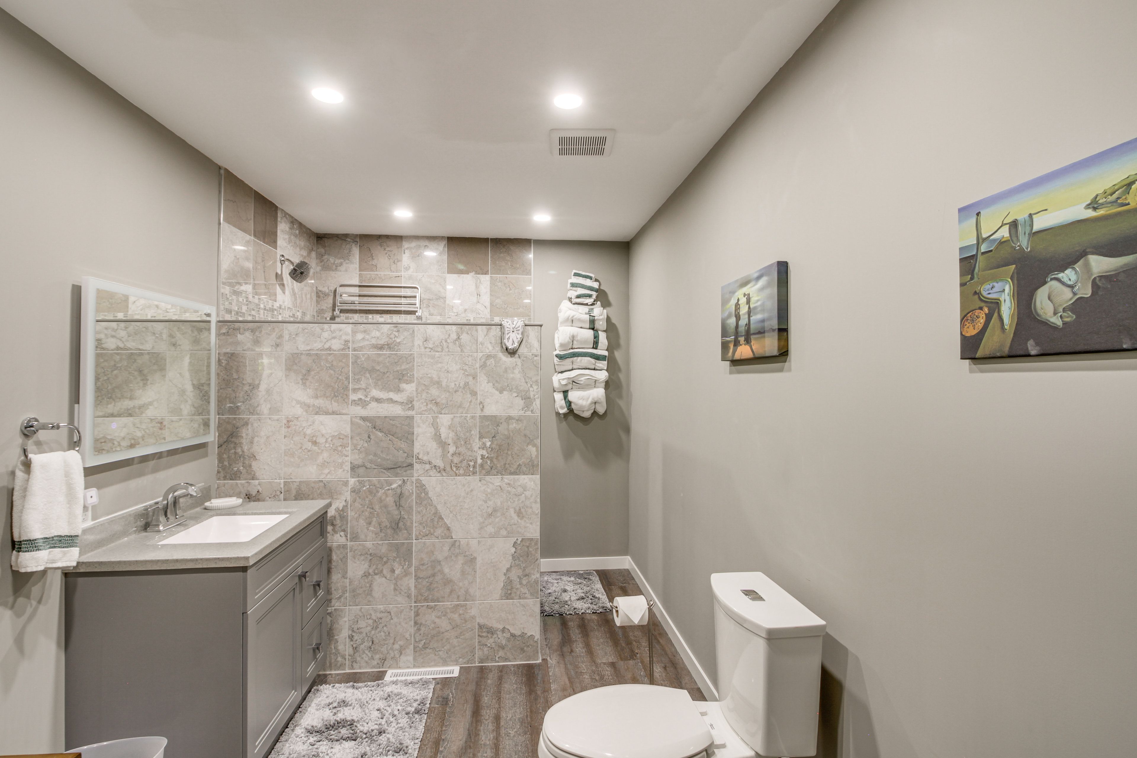 Full Bath | 2nd Floor