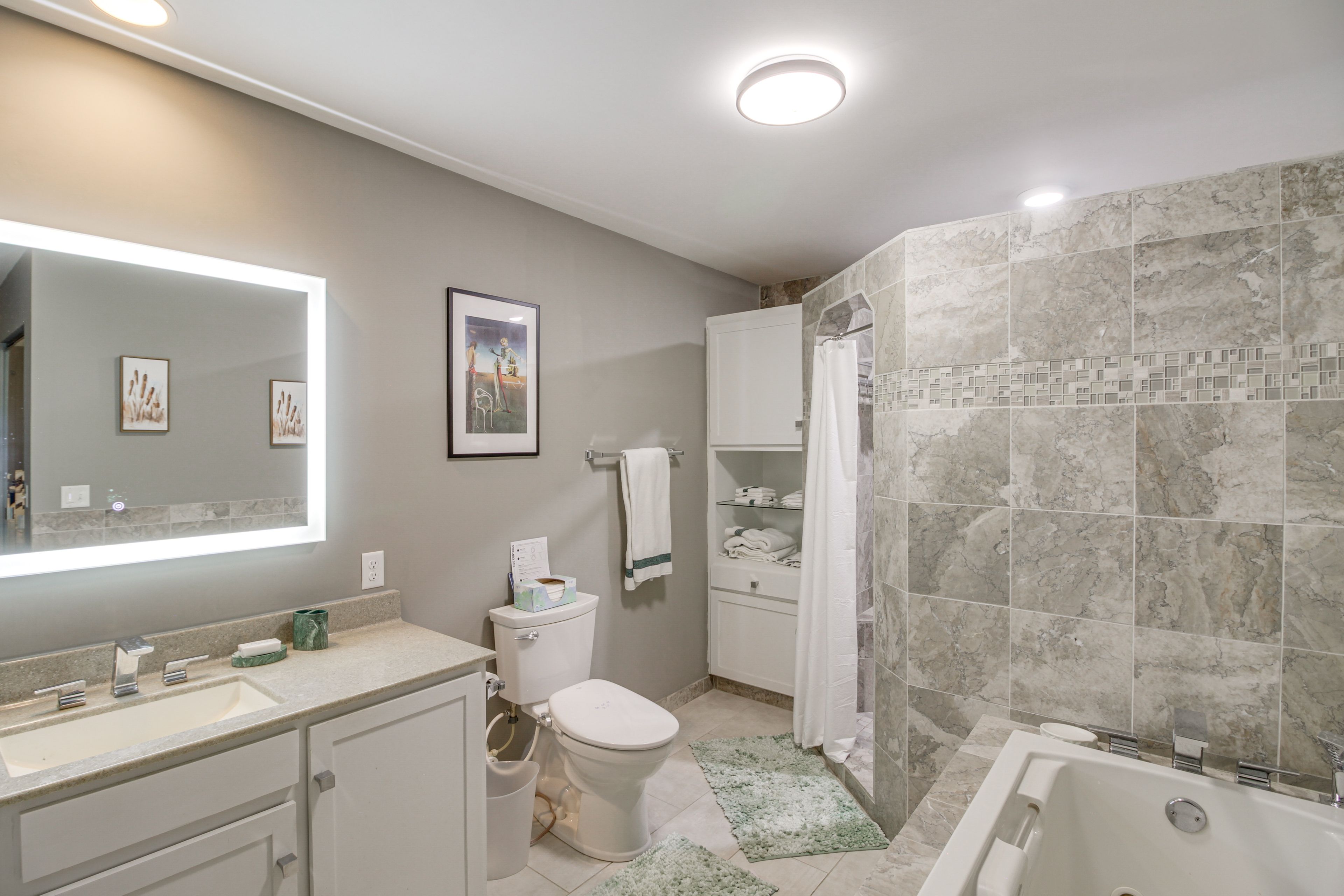 Full Bath | Towels | Hair Dryer | 1st Floor