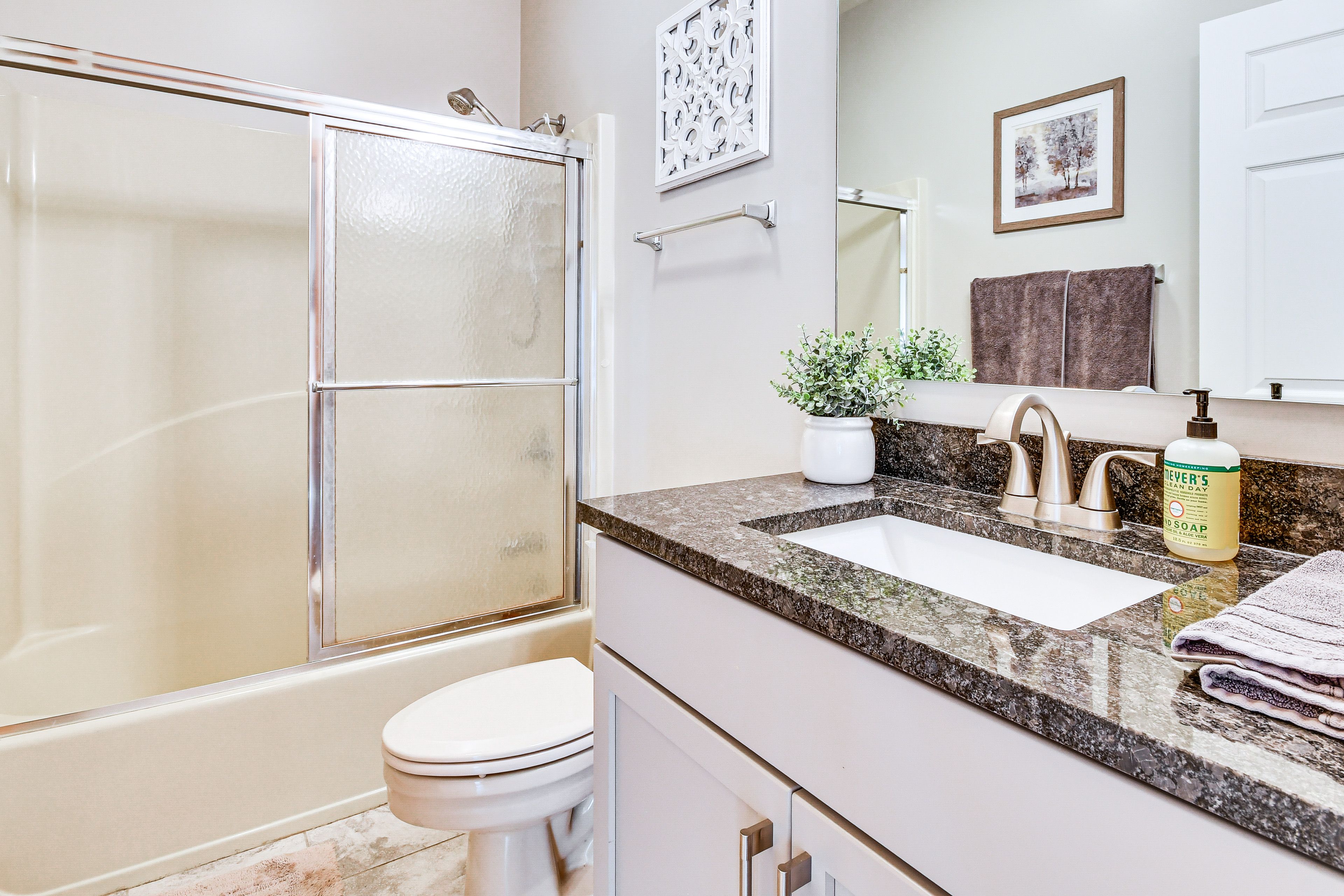 Full Bathroom | 2nd Floor
