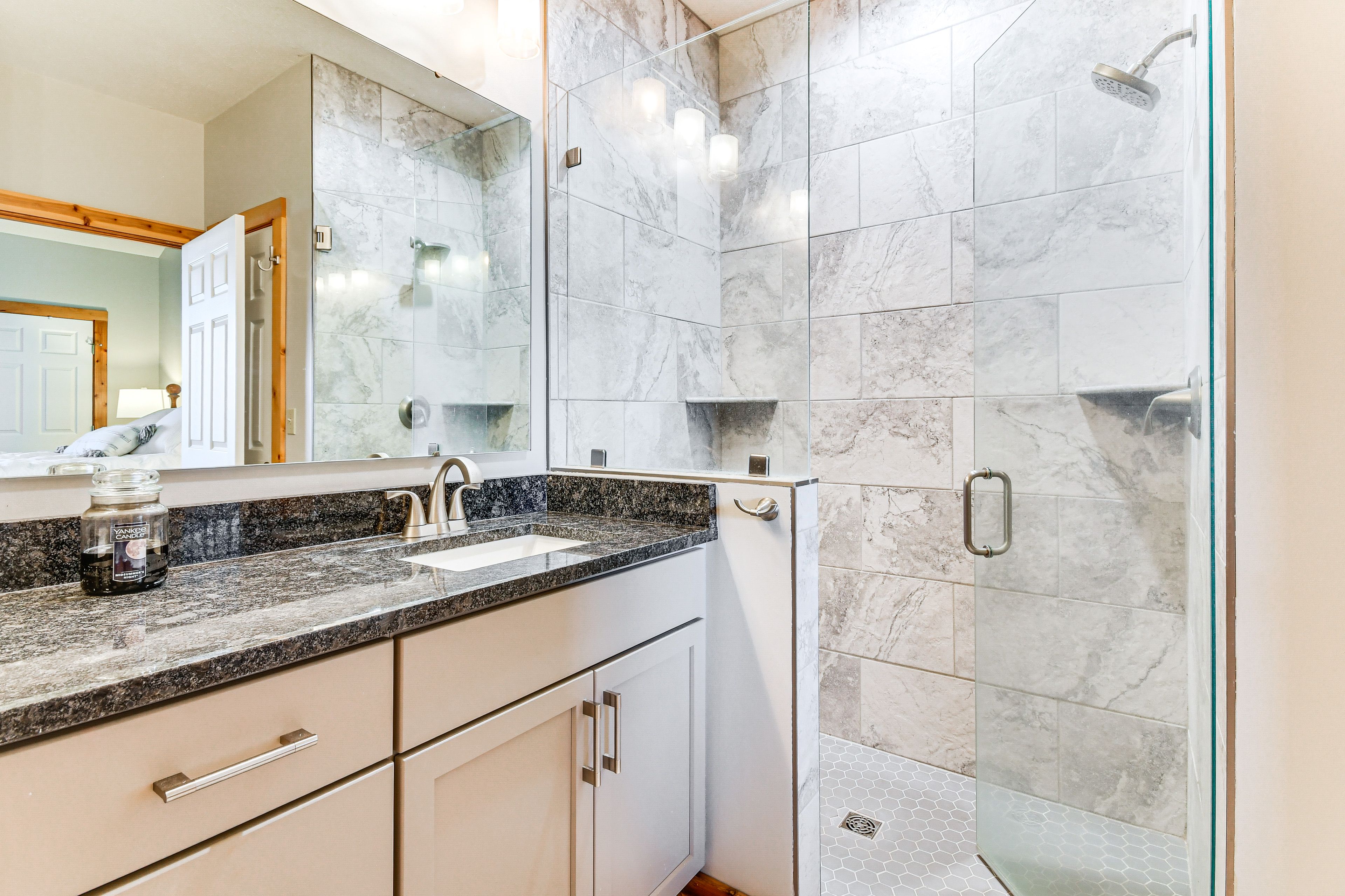 Full Bathroom | 2nd Floor
