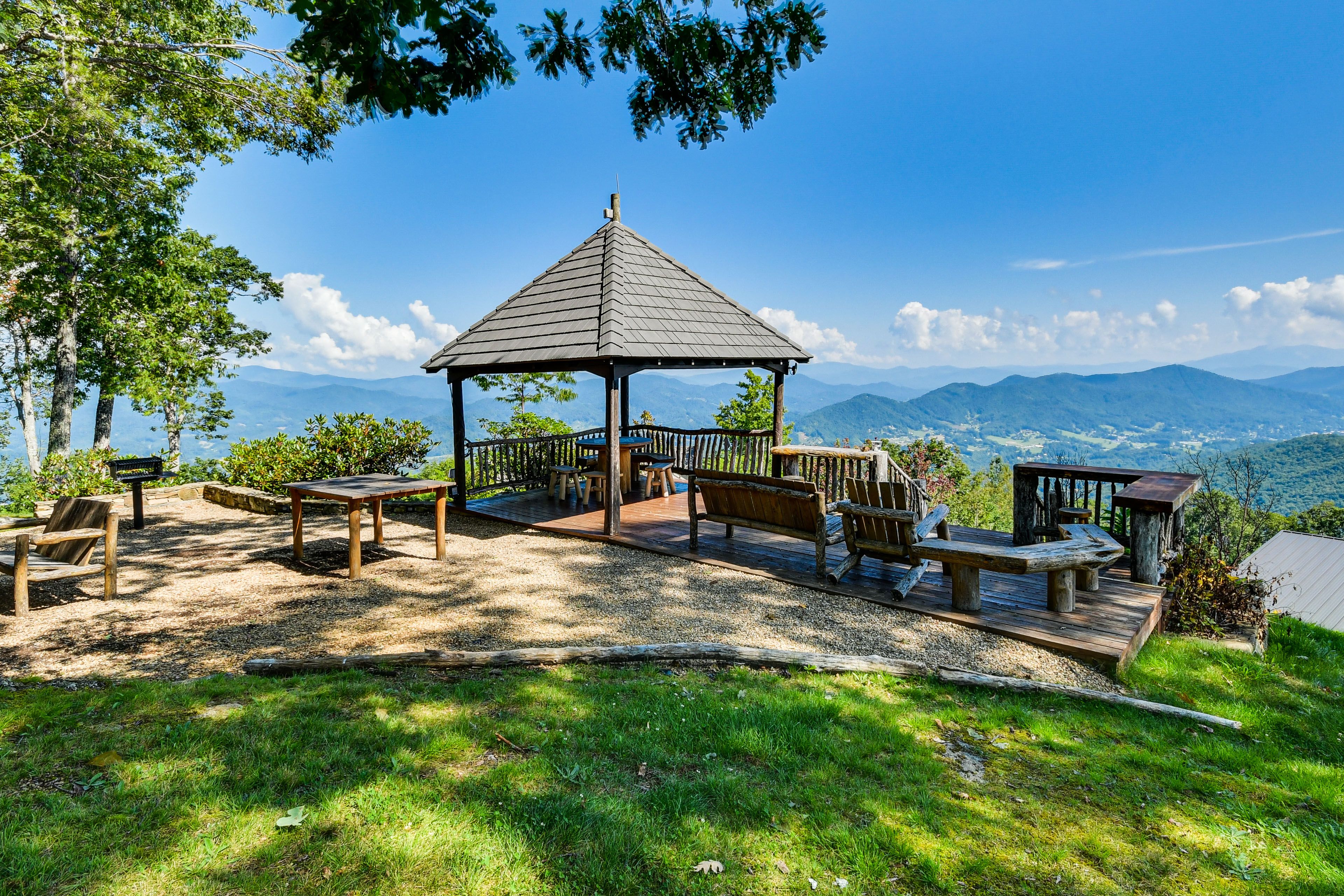Mountain Air Country Club | Community Deck & Pavilion | Charcoal Grill