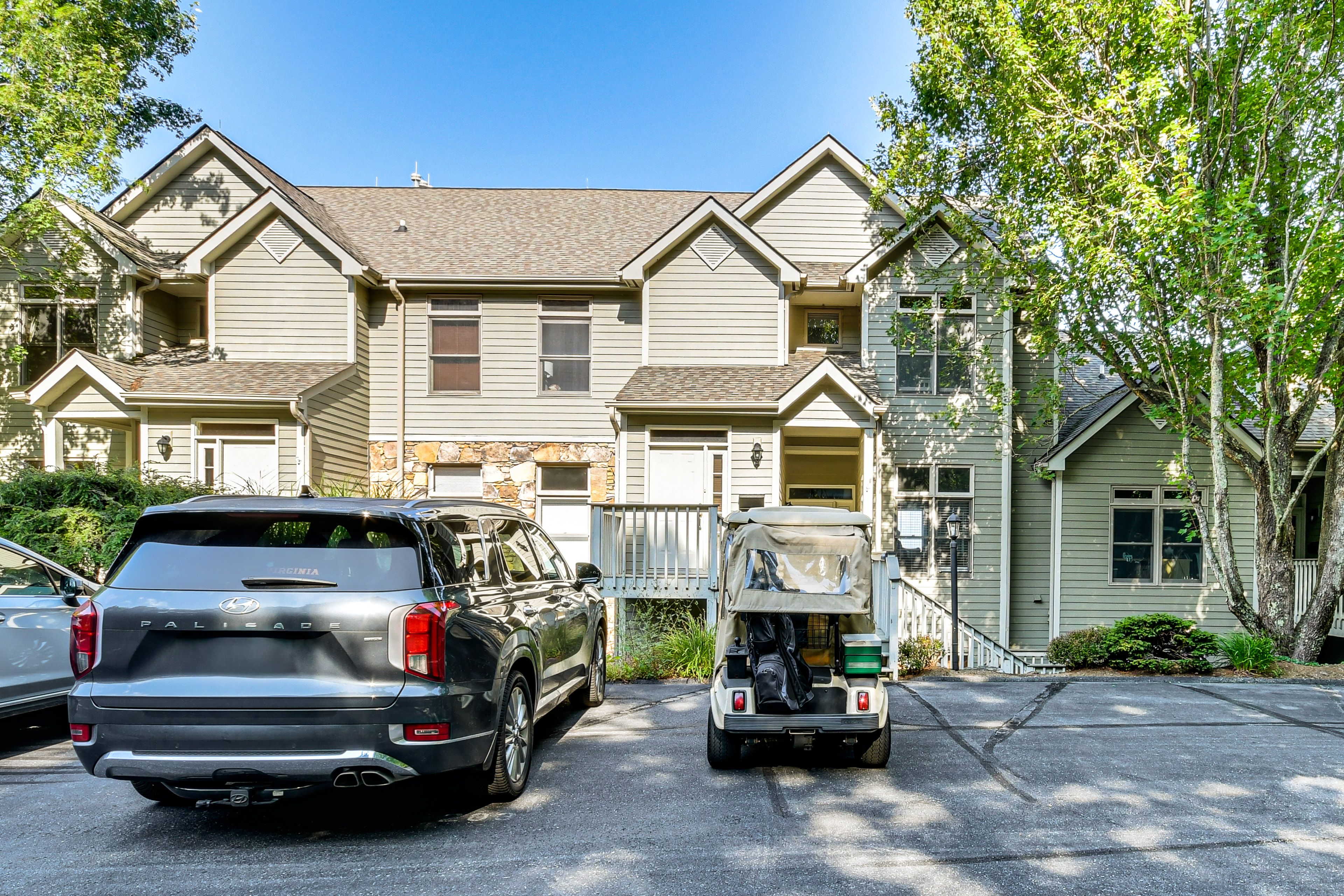 Parking | Community Lot (1 Vehicle)