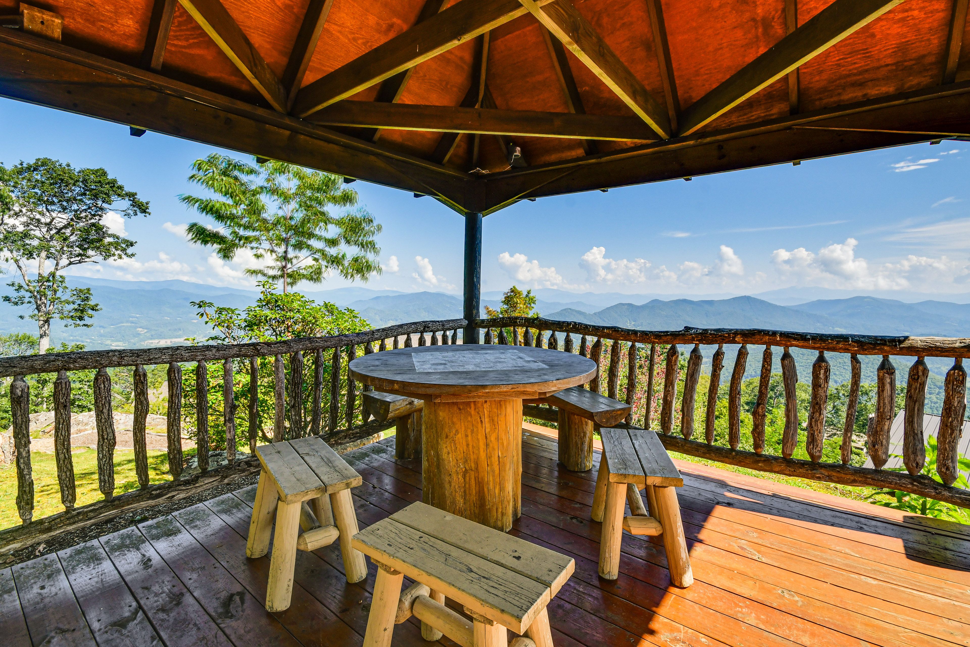 Burnsville Vacation Rental | 2BR | 2BA | 1,366 Sq Ft | 8 Steps to Enter