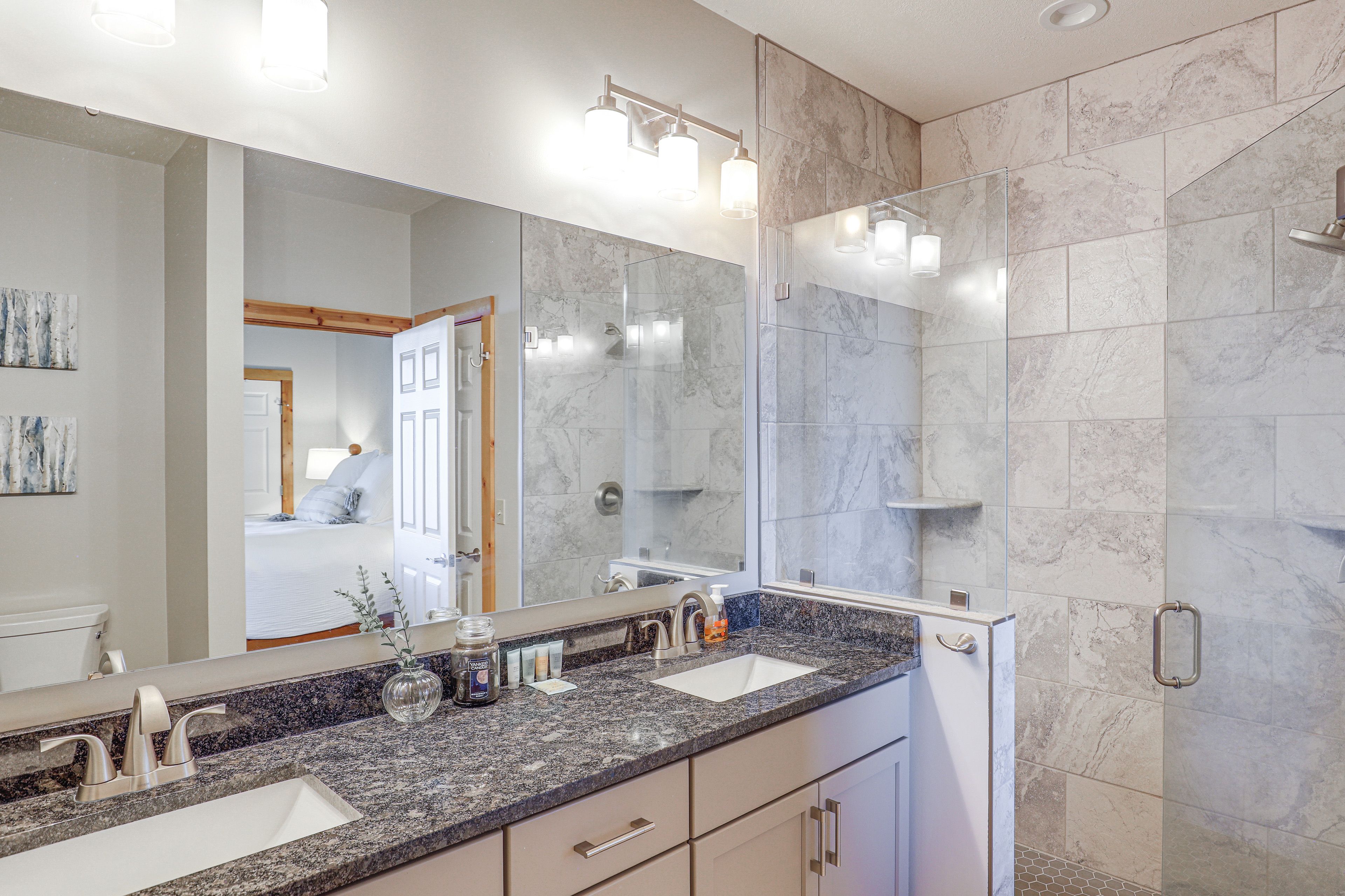 Full Bathroom | 2nd Floor