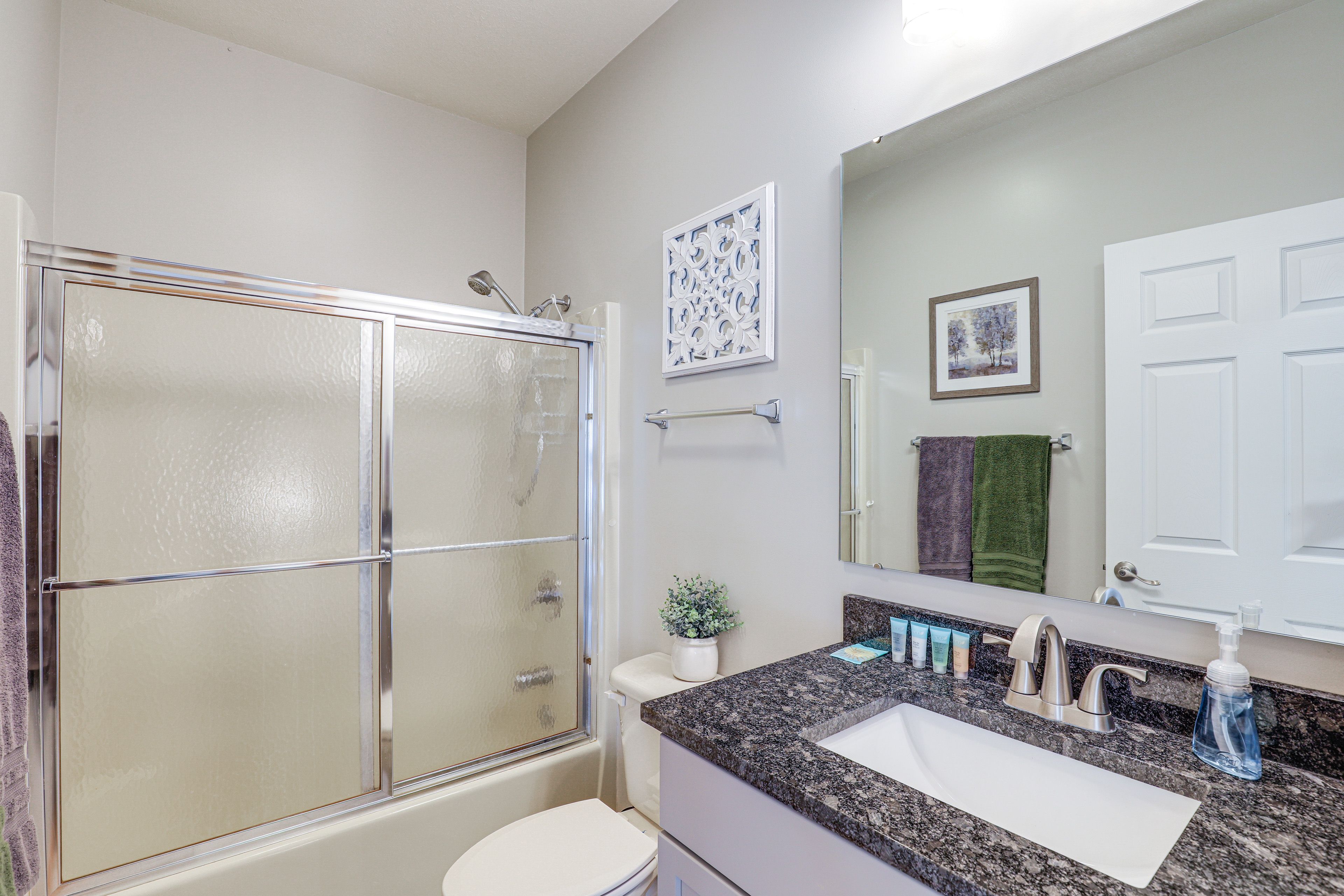 Full Bathroom | 2nd Floor
