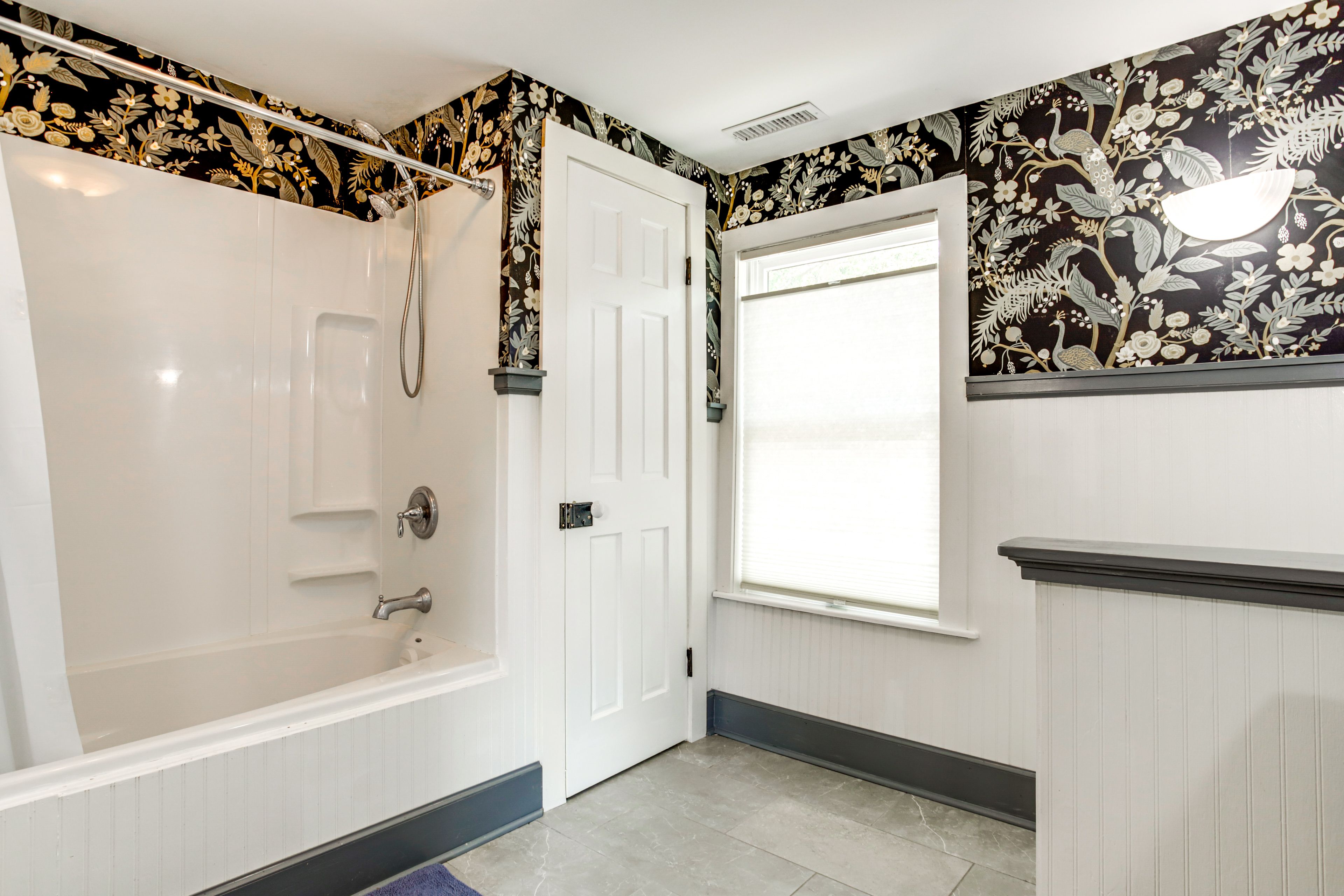 En-Suite Bathroom | 2nd Floor | Towels Provided