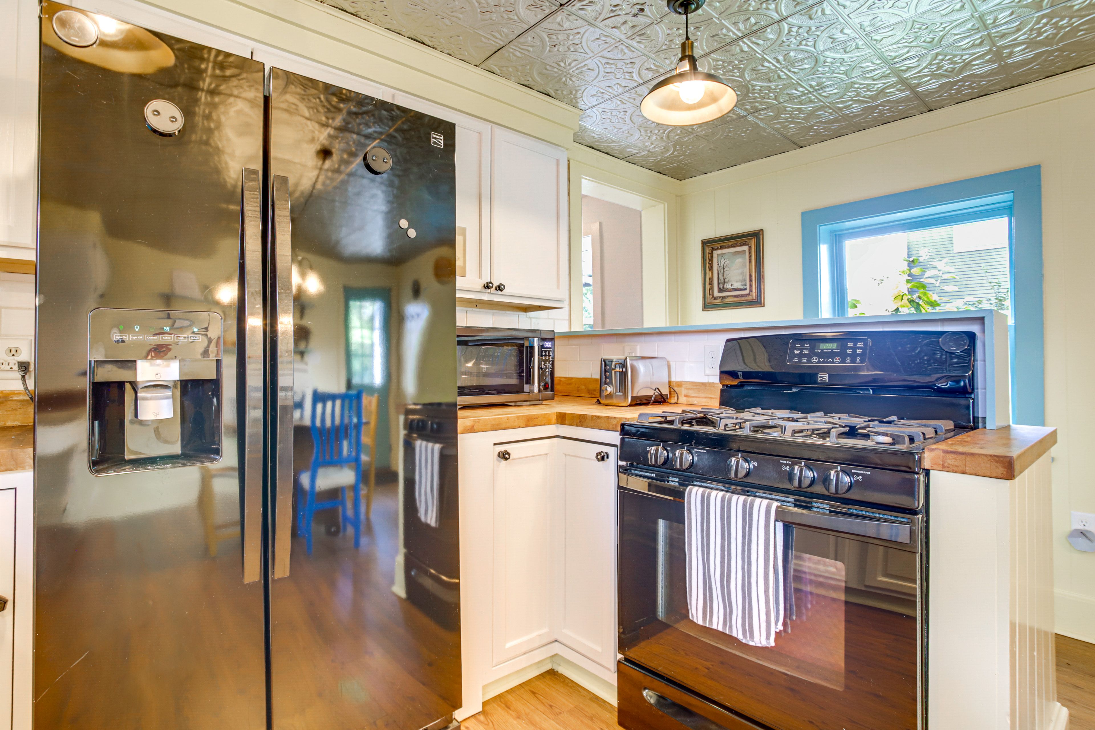 Kitchen | 1st Floor | Keurig Coffee Maker | Dishwasher