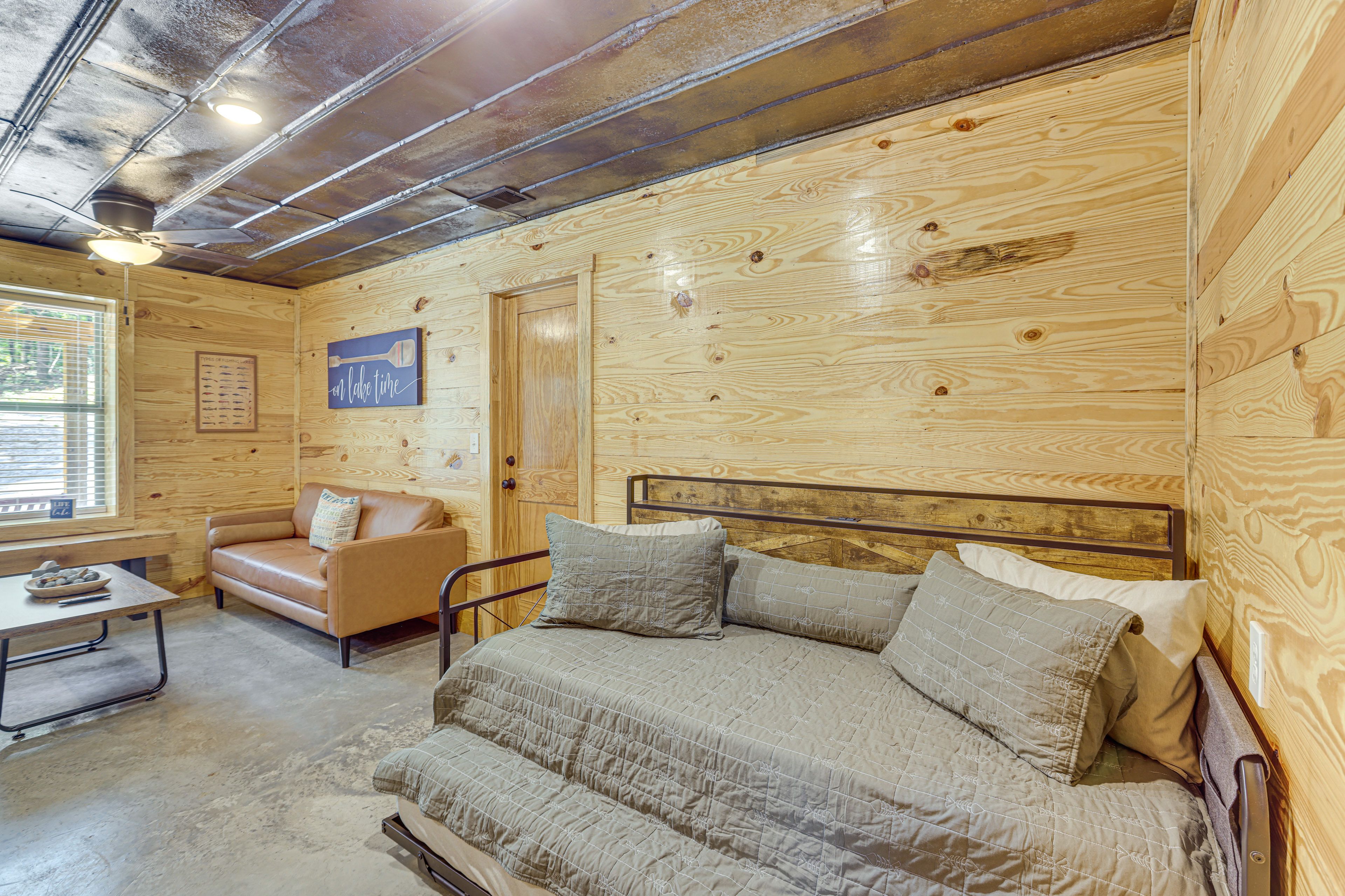 Living Room | Twin Daybed w/ Twin Trundle