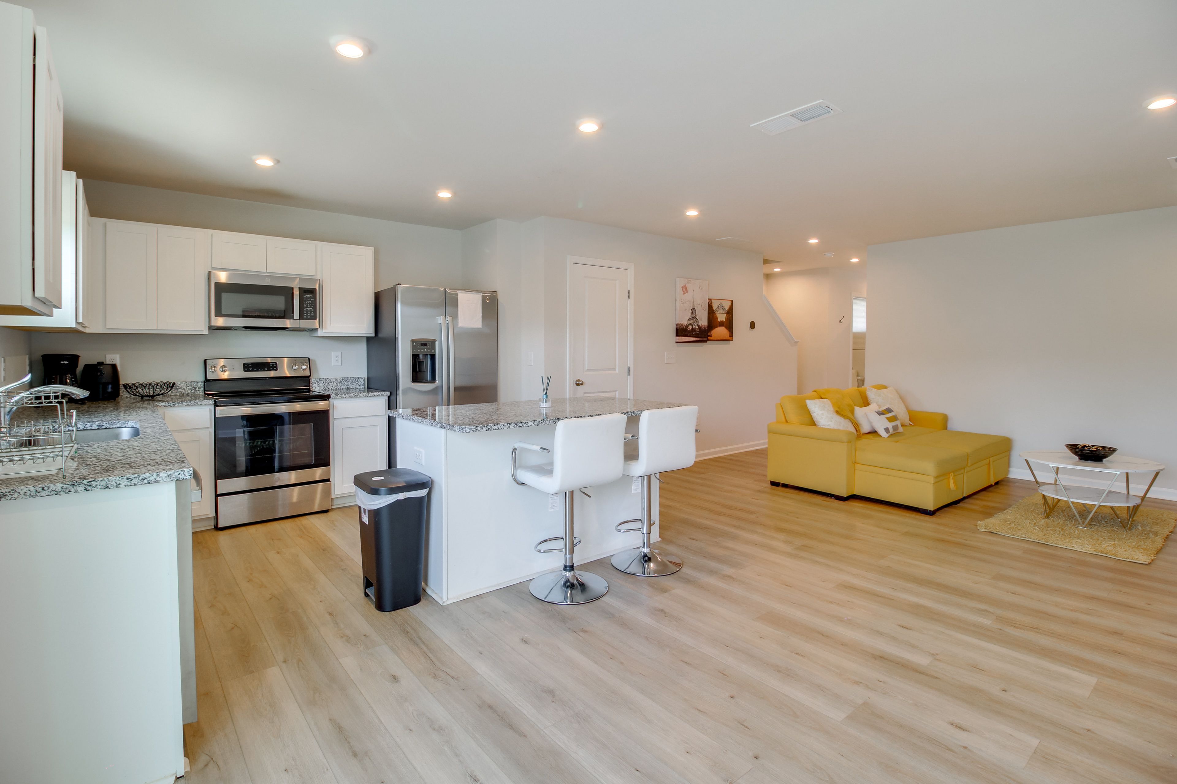 Kitchen | Breakfast Bar | 1st Floor |  Cooking Basics | Dishwasher