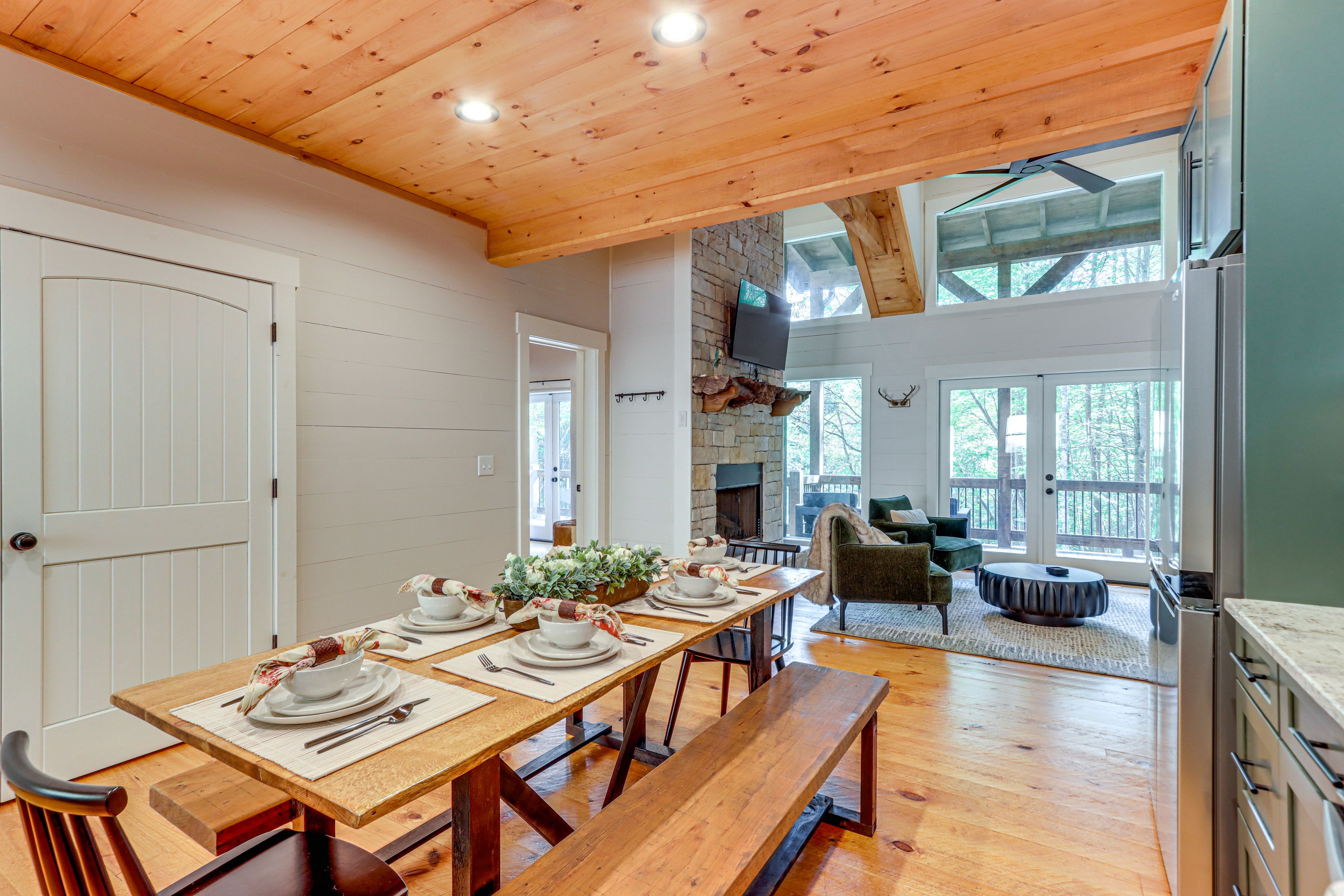 Dining Table | Dishware & Flatware Provided