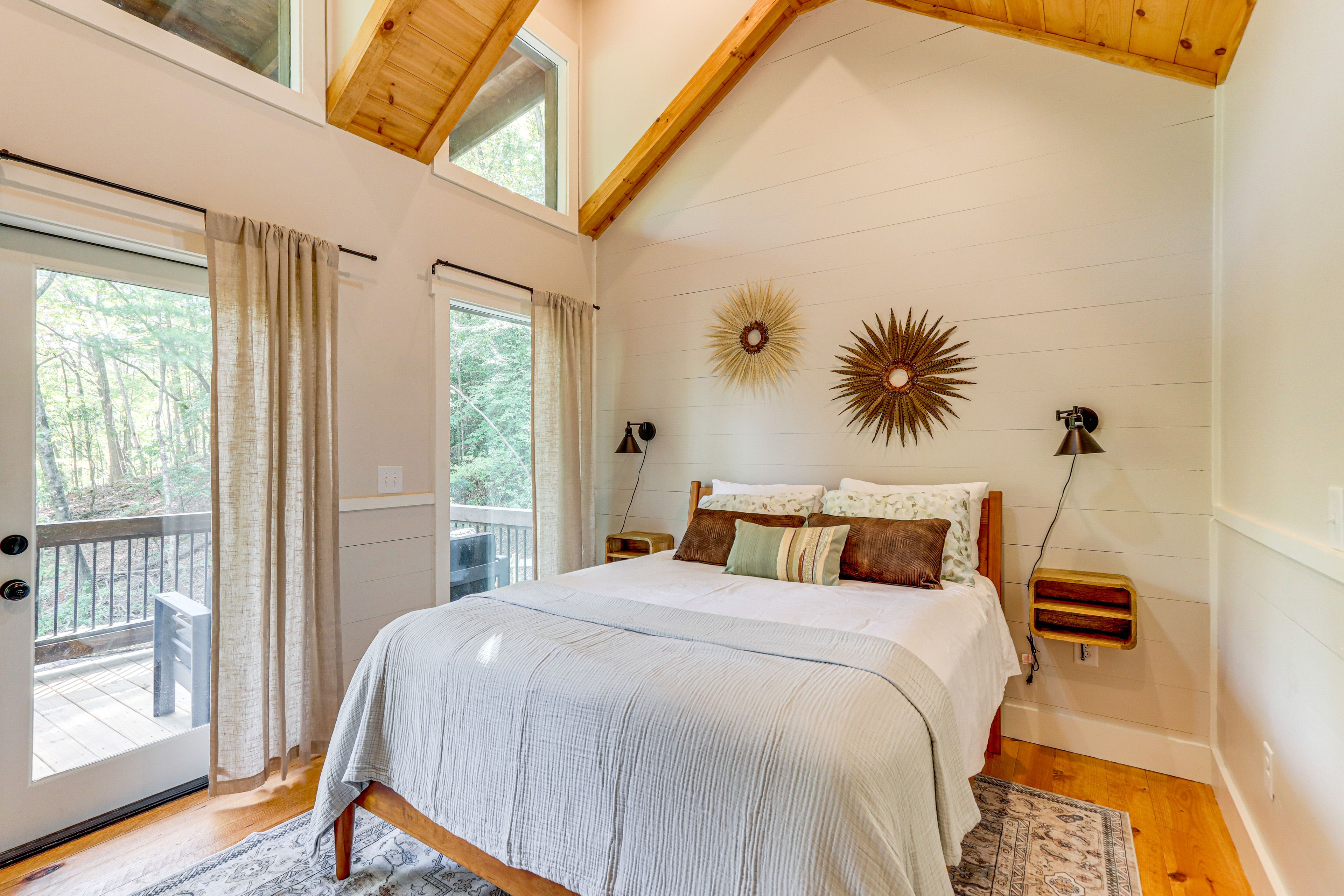 Bedroom 2 | Queen Bed | Flat-Screen TV