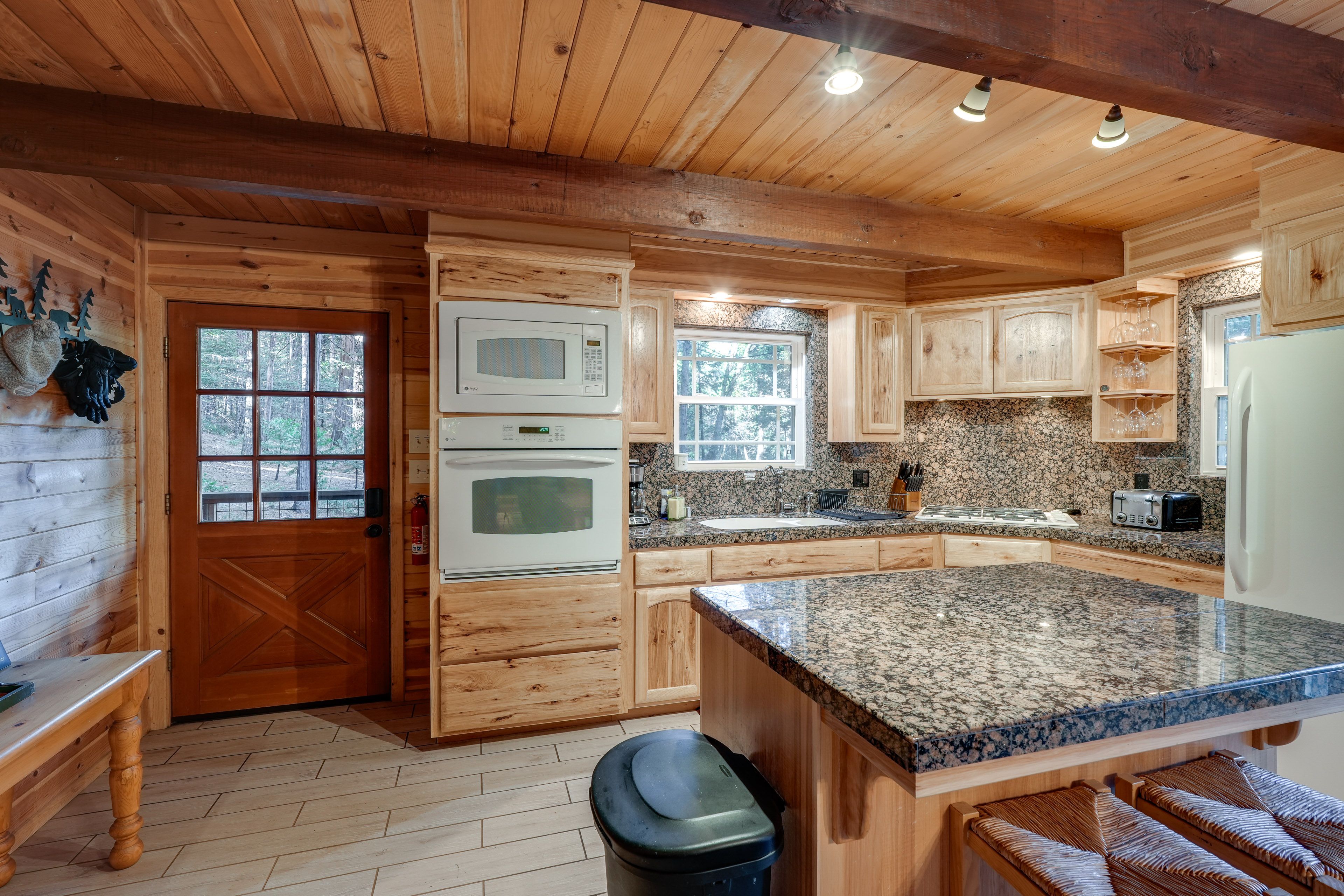 Kitchen | Blender | Toaster | 1st Floor