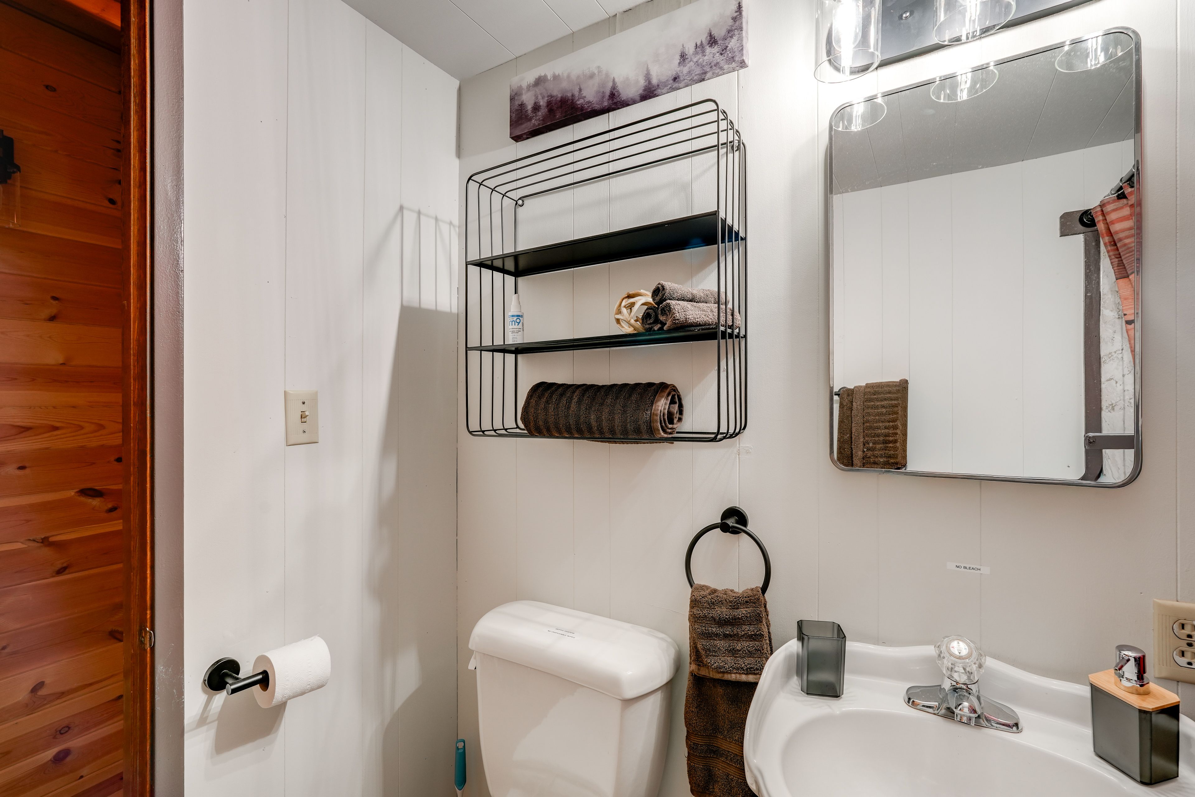 Full Bathroom | 2nd Floor