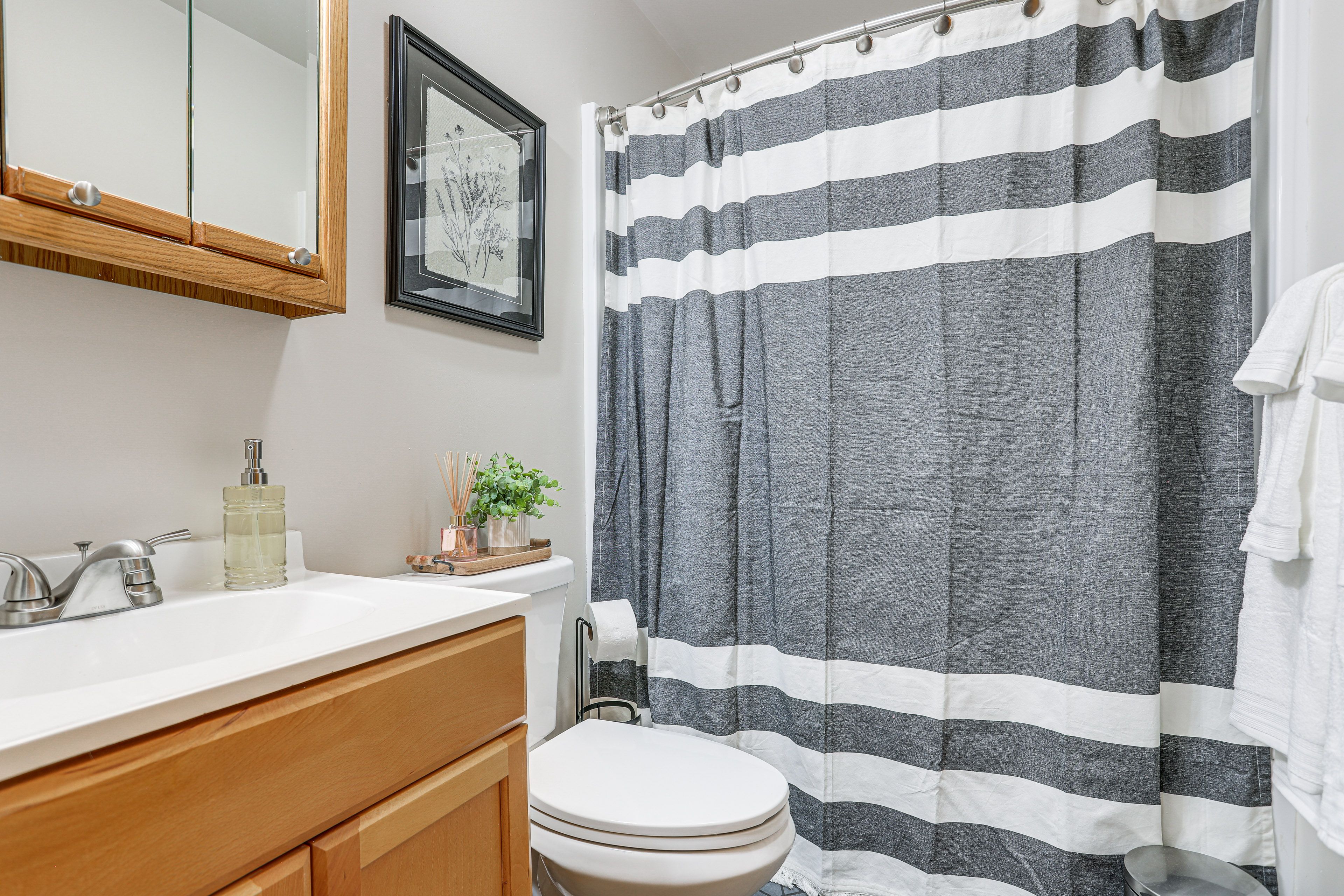 Full Bathroom | 2nd Floor