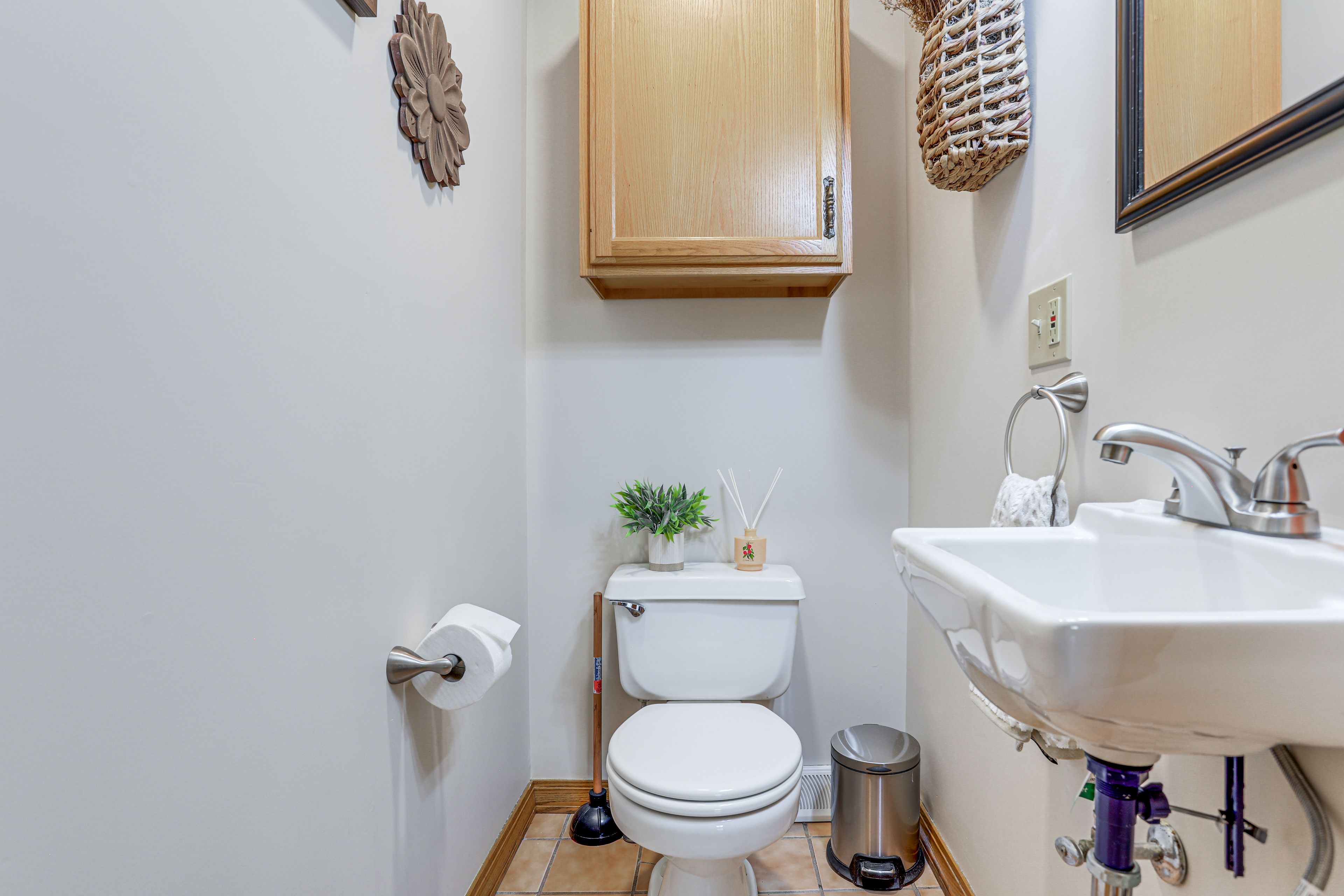 Half Bathroom | 1st Floor