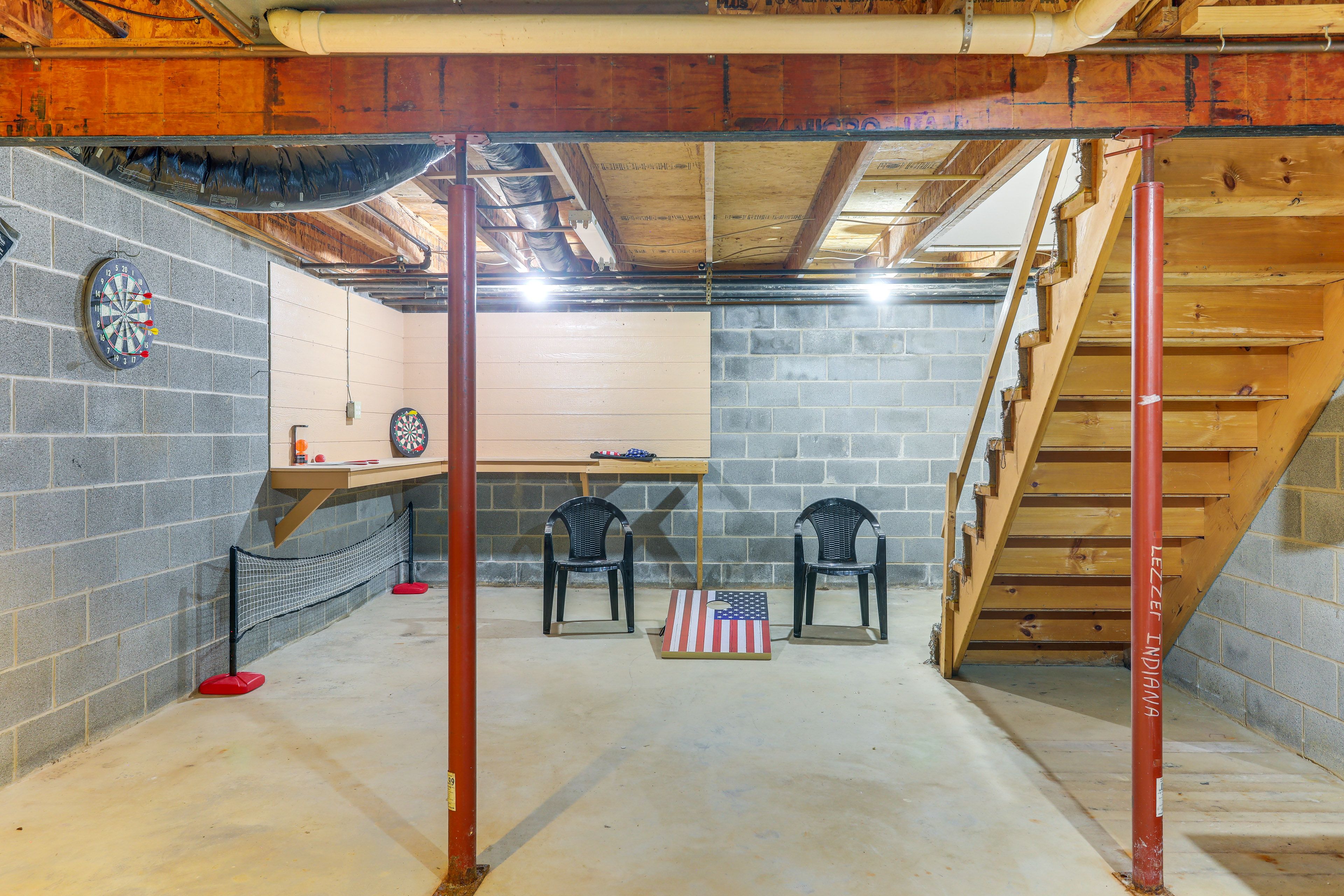 Basement | Cornhole | Dartboard | Washer & Dryer